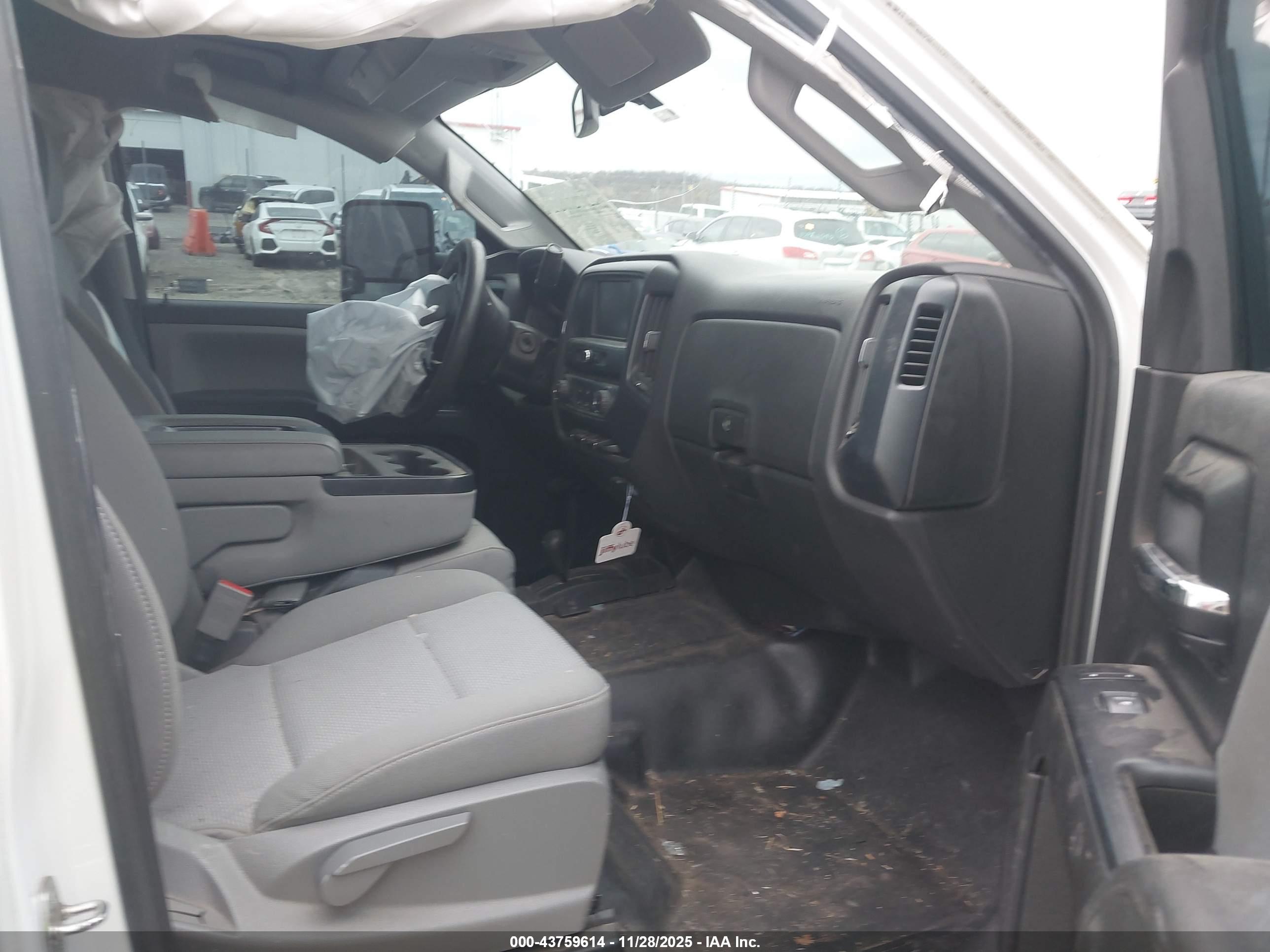 CHEVROLET SILVERADO image 5