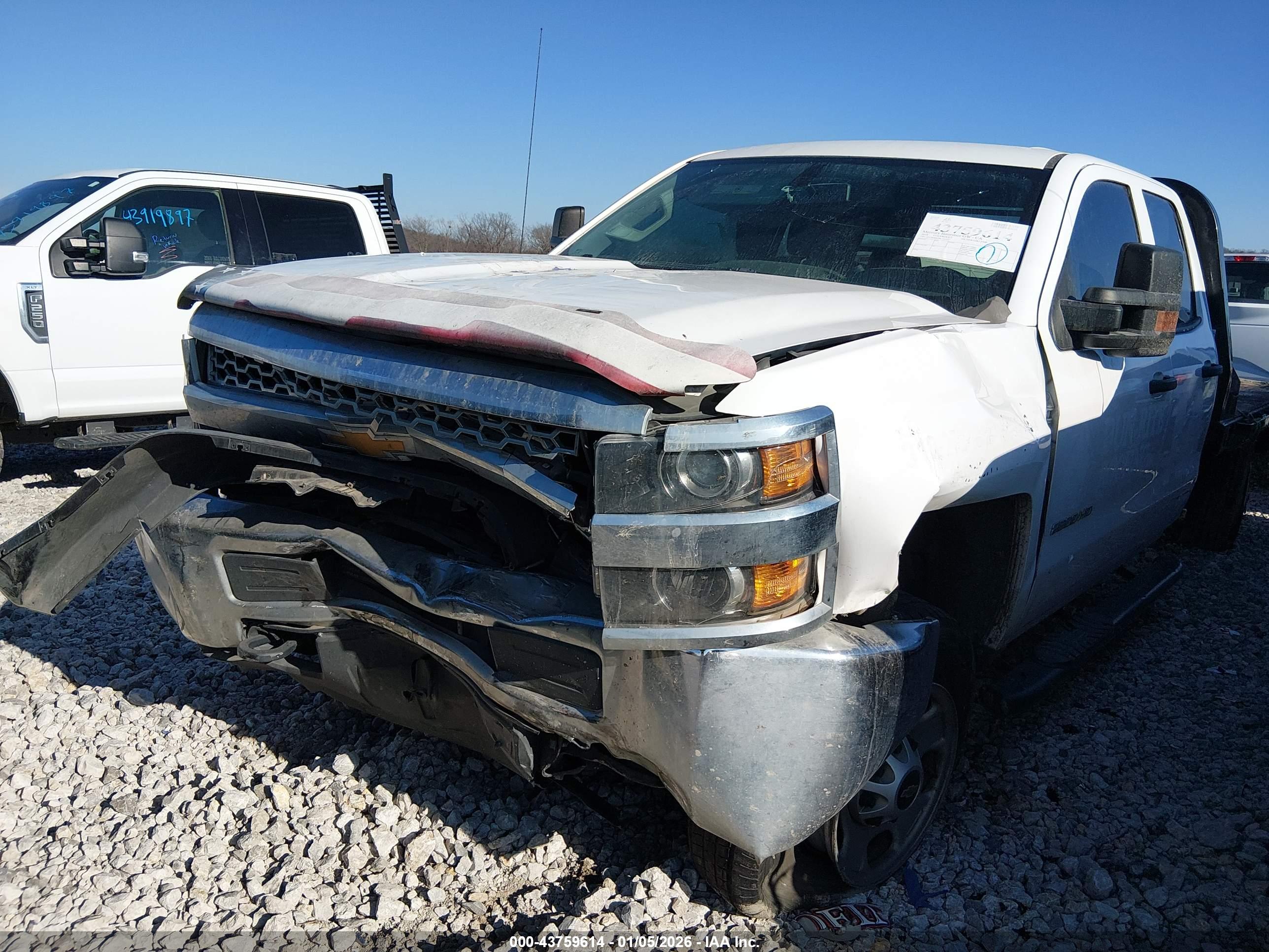 CHEVROLET SILVERADO image 6