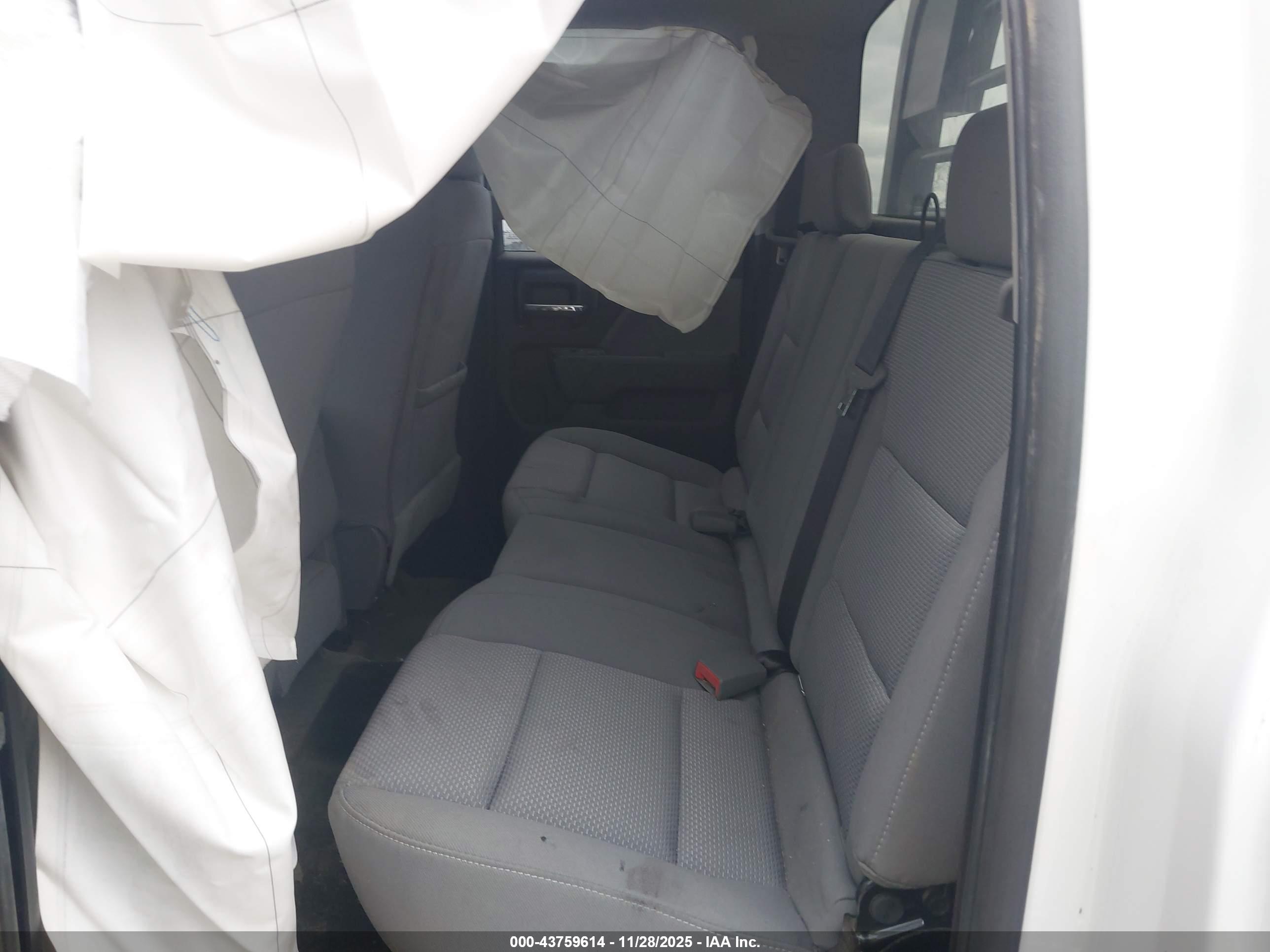 CHEVROLET SILVERADO image 8