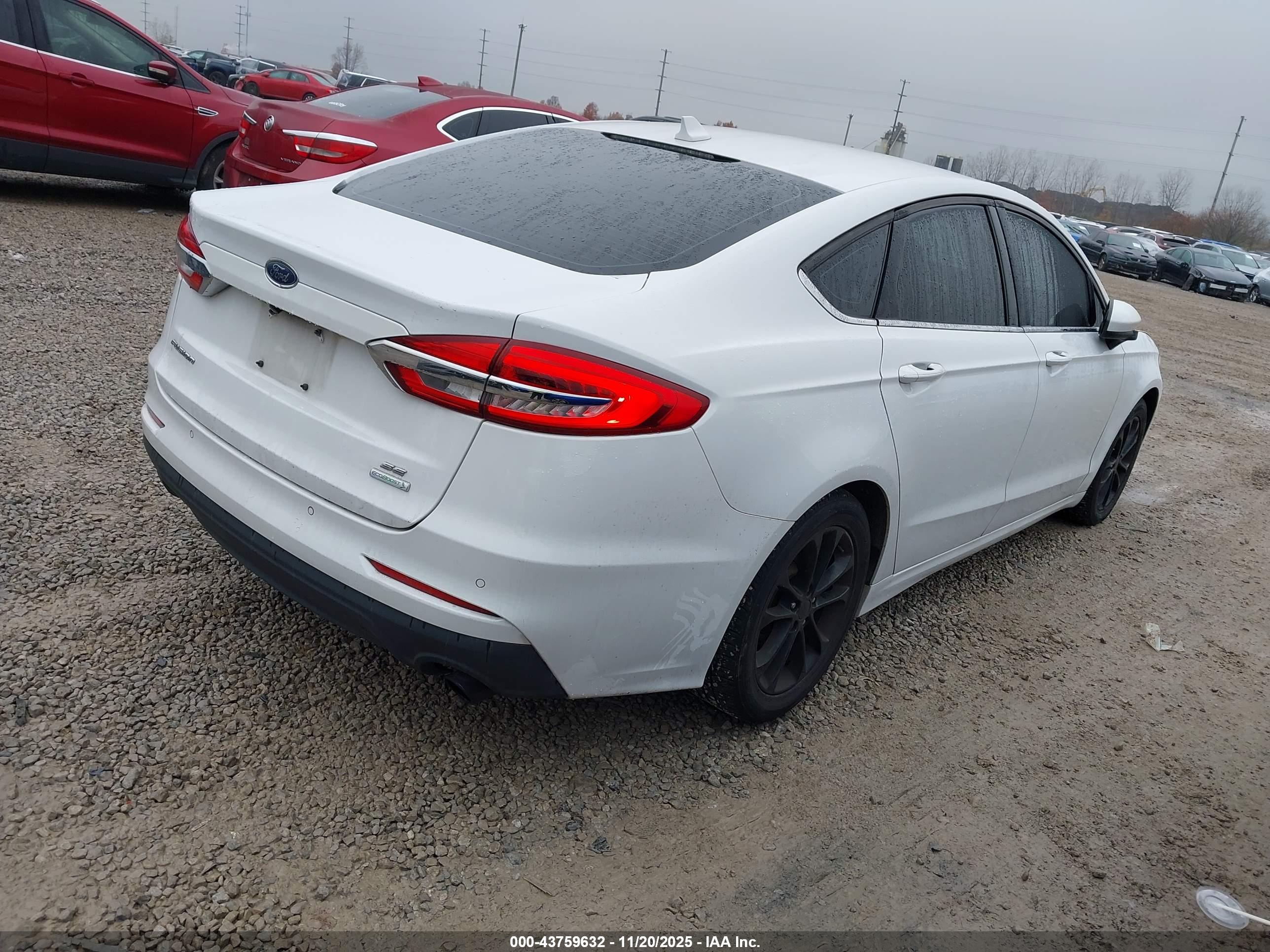 FORD FUSION image 4