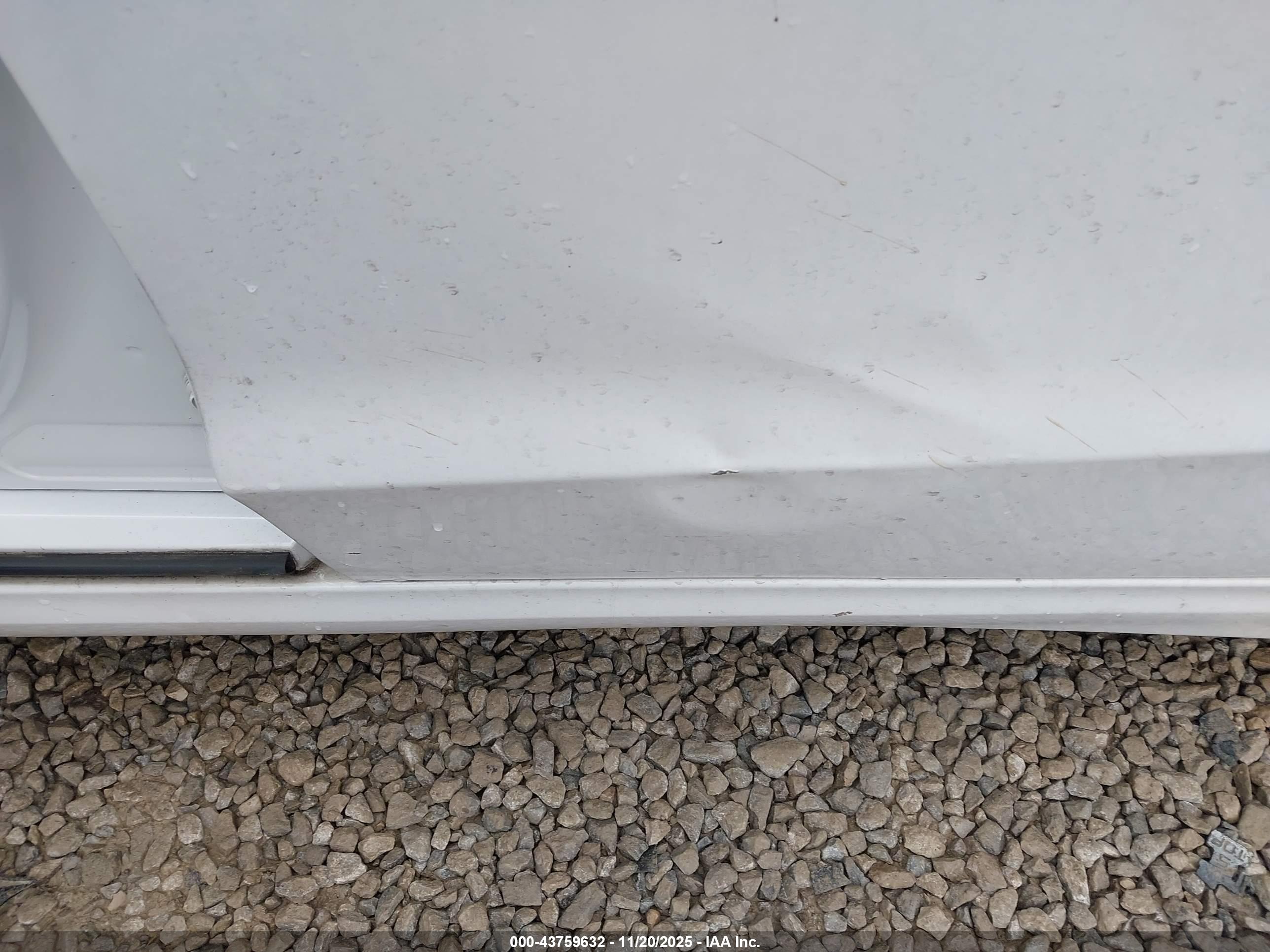 FORD FUSION image 6