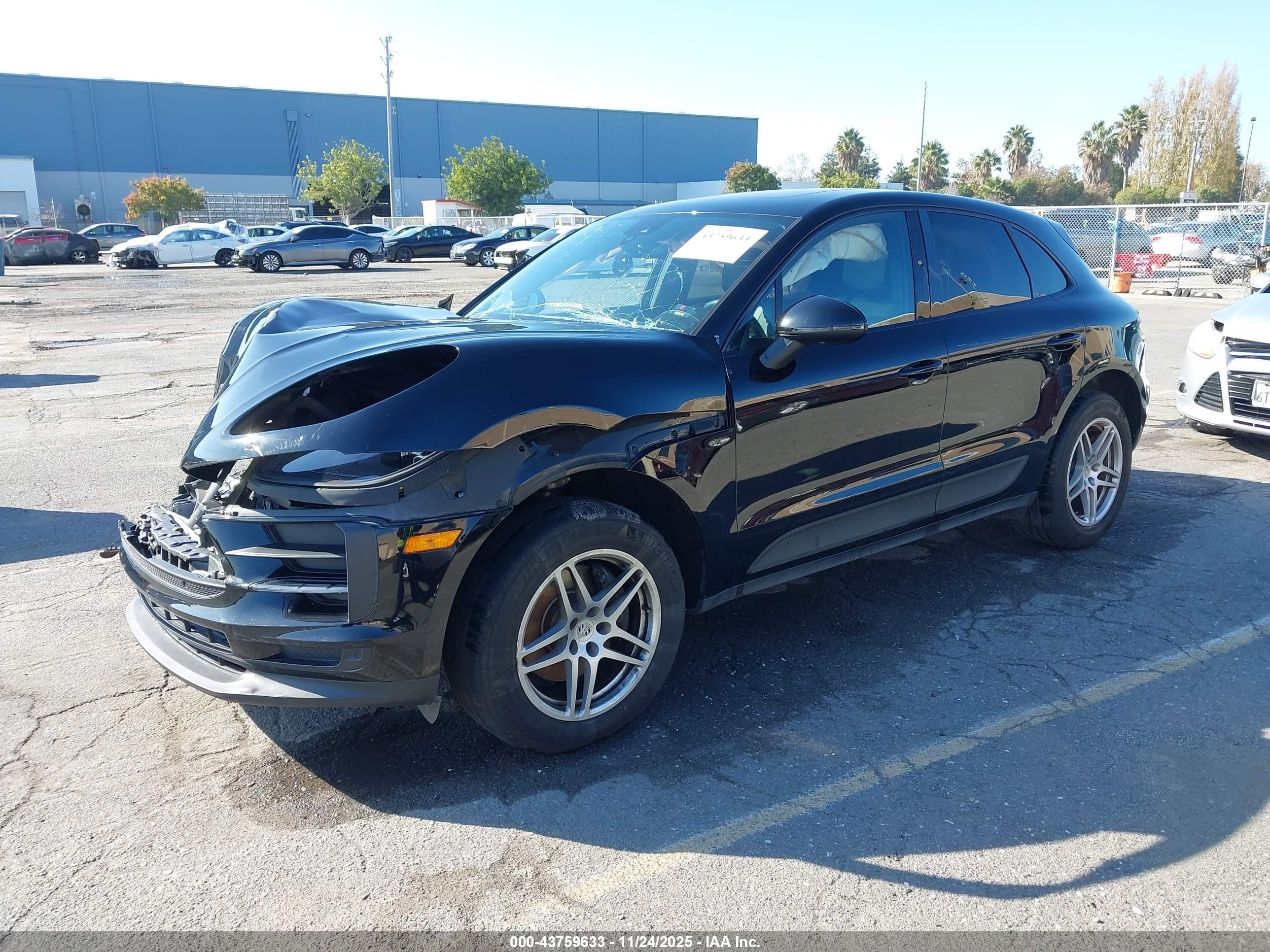 PORSCHE MACAN image 2