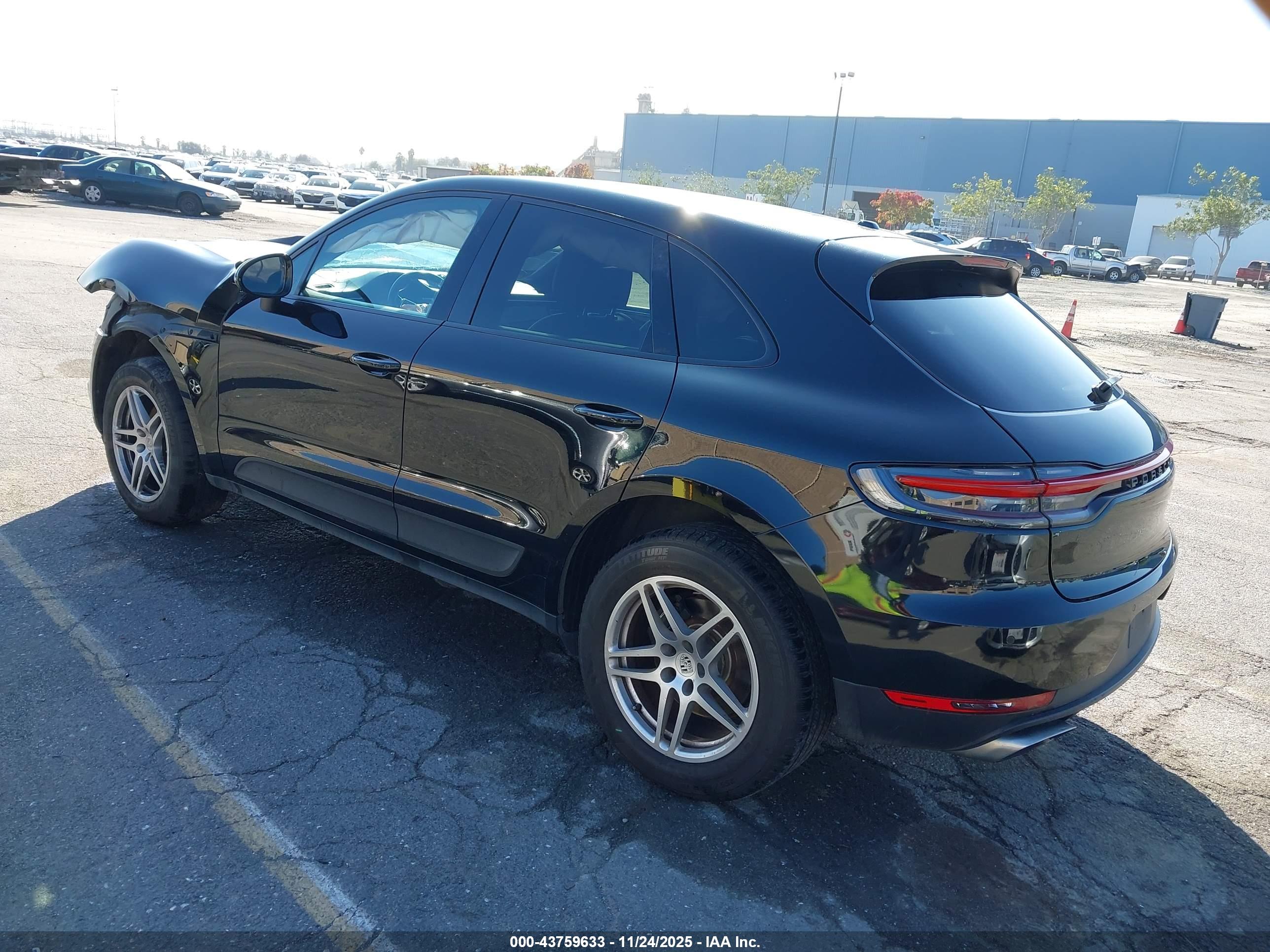 PORSCHE MACAN image 3