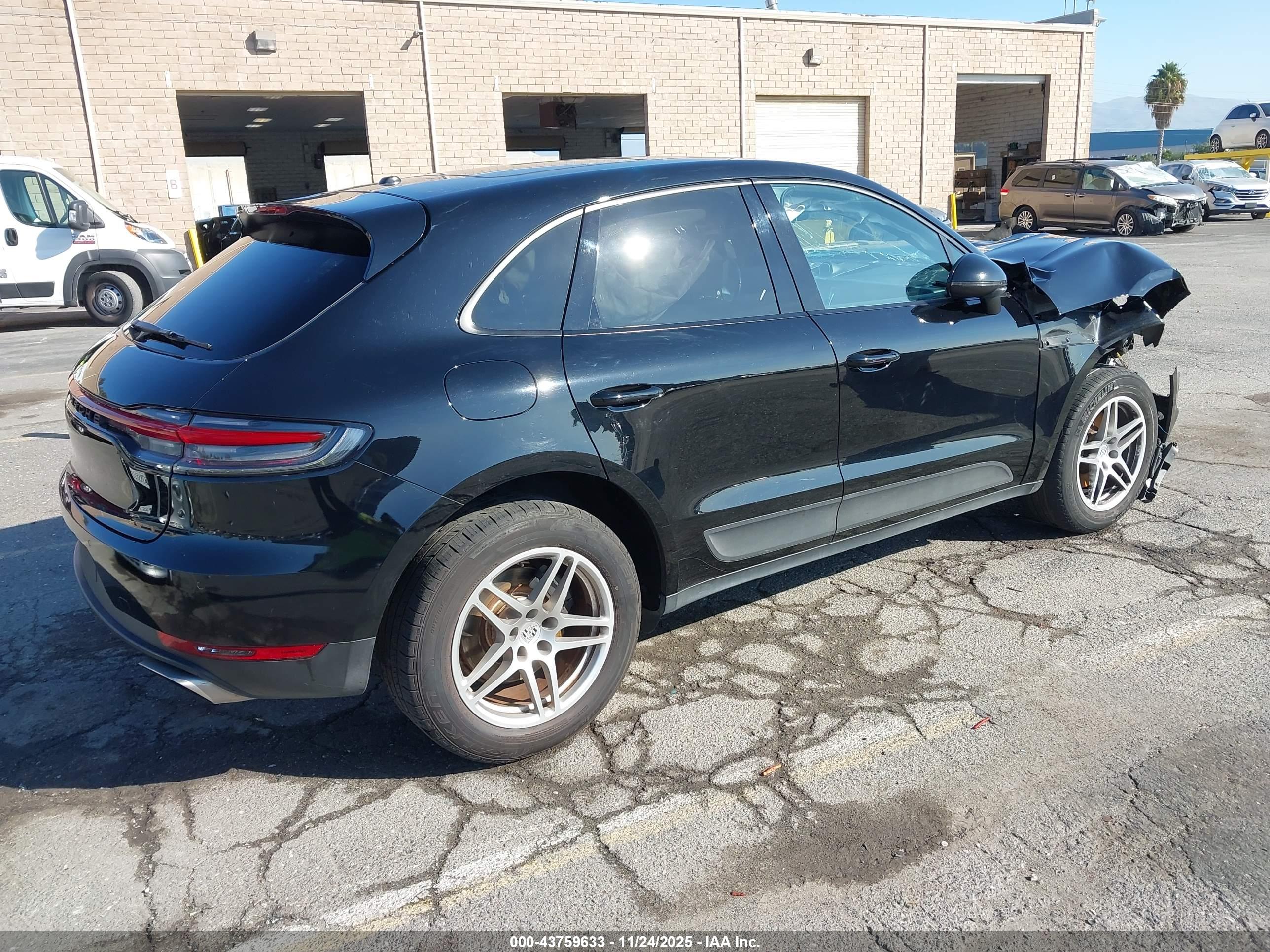 PORSCHE MACAN image 4