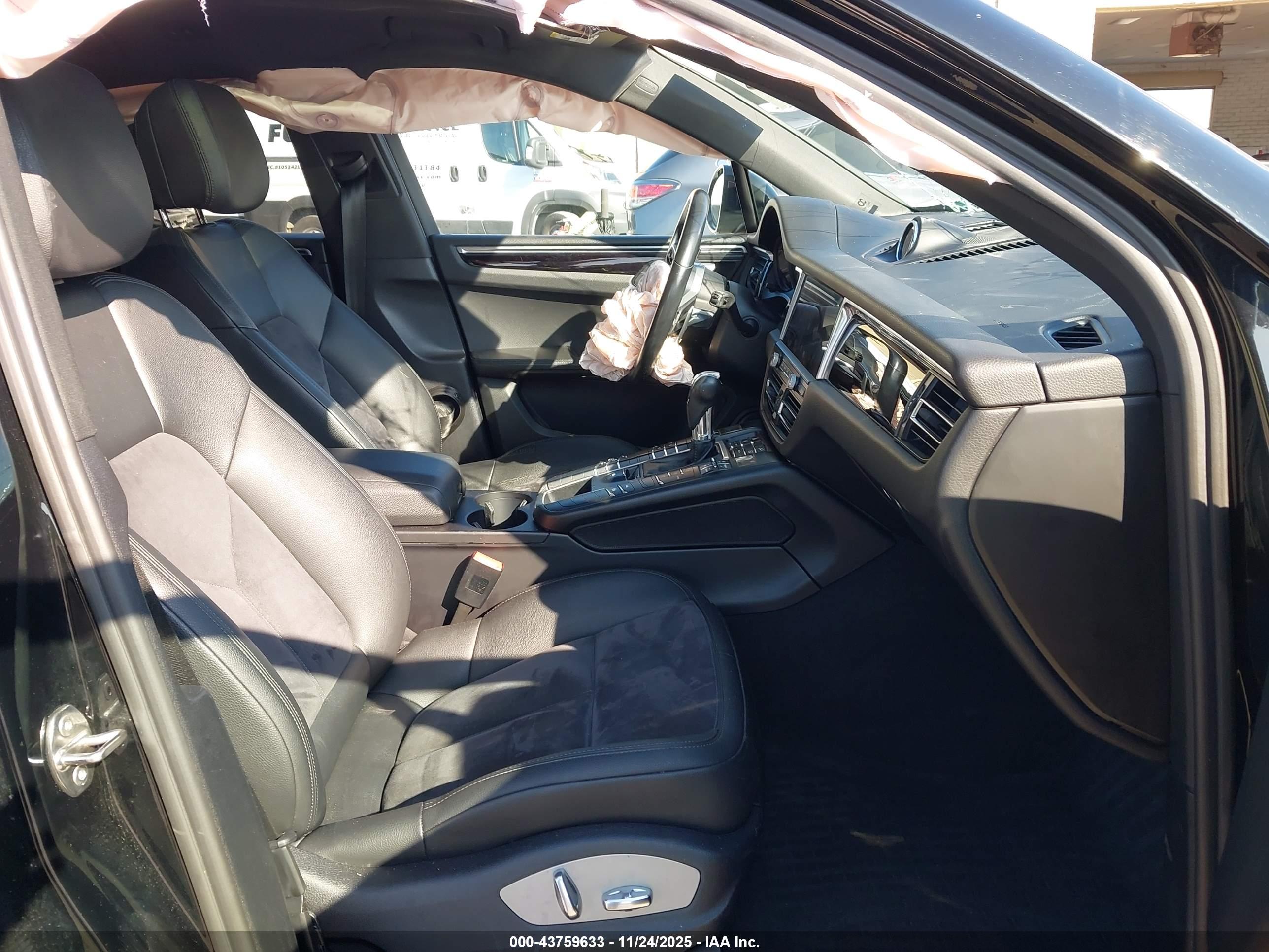 PORSCHE MACAN image 5