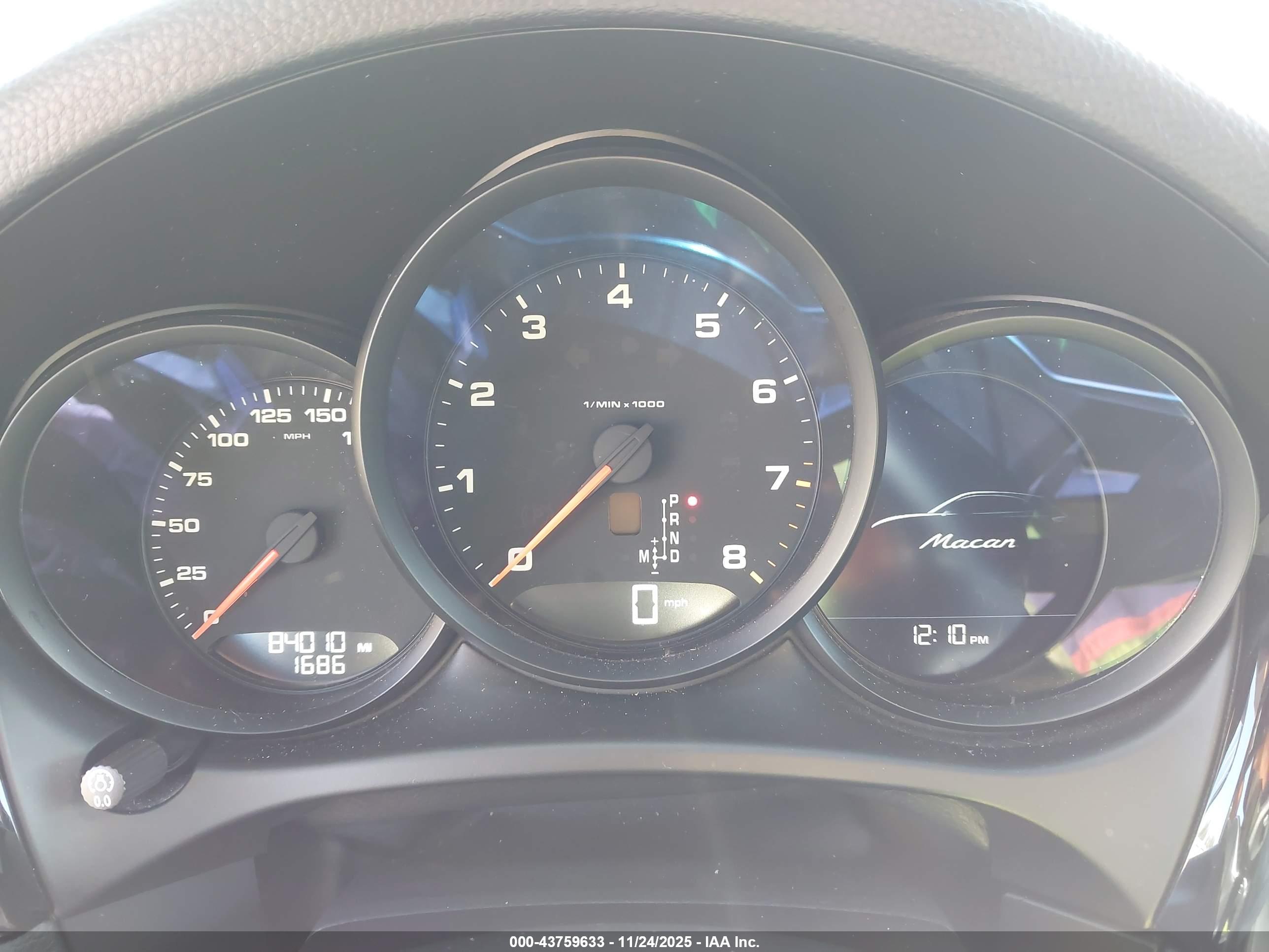 PORSCHE MACAN image 7