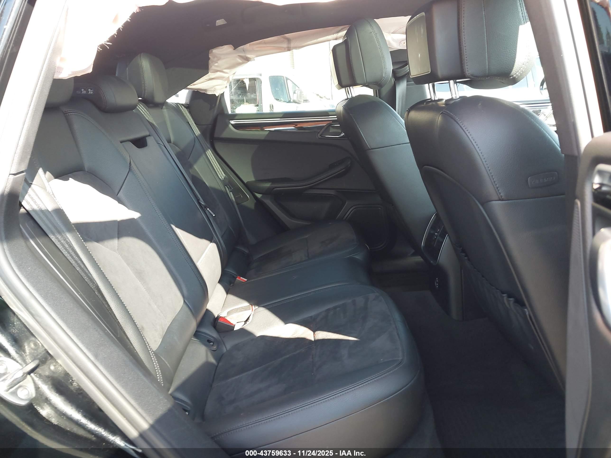 PORSCHE MACAN image 8
