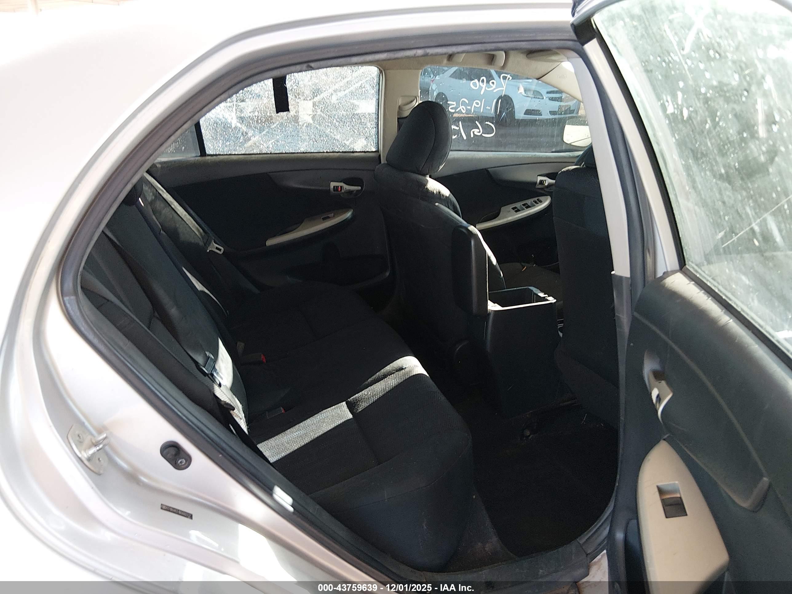 TOYOTA COROLLA image 8