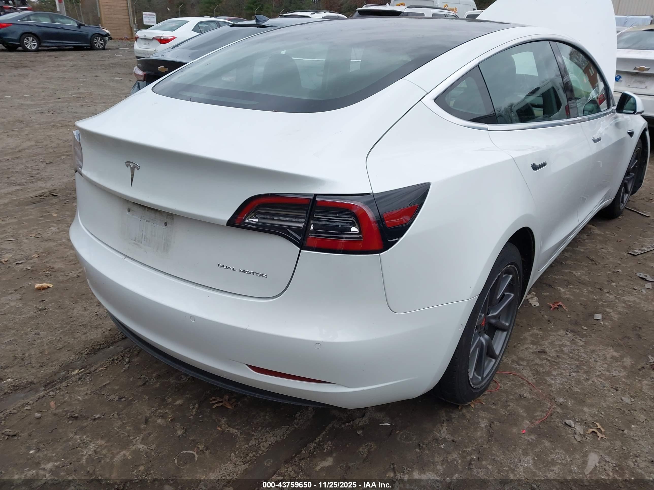 TESLA MODEL image 4