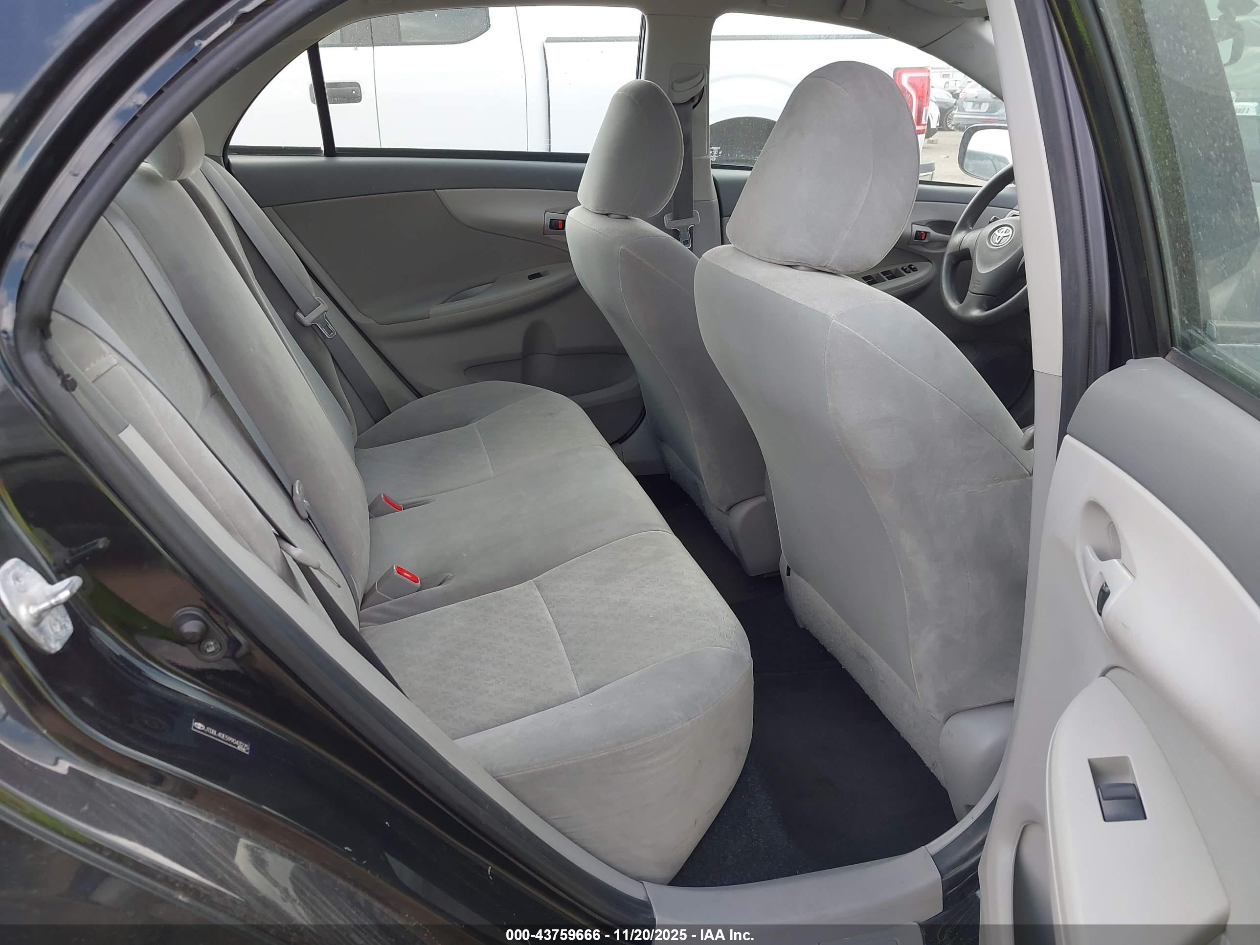 TOYOTA COROLLA image 8