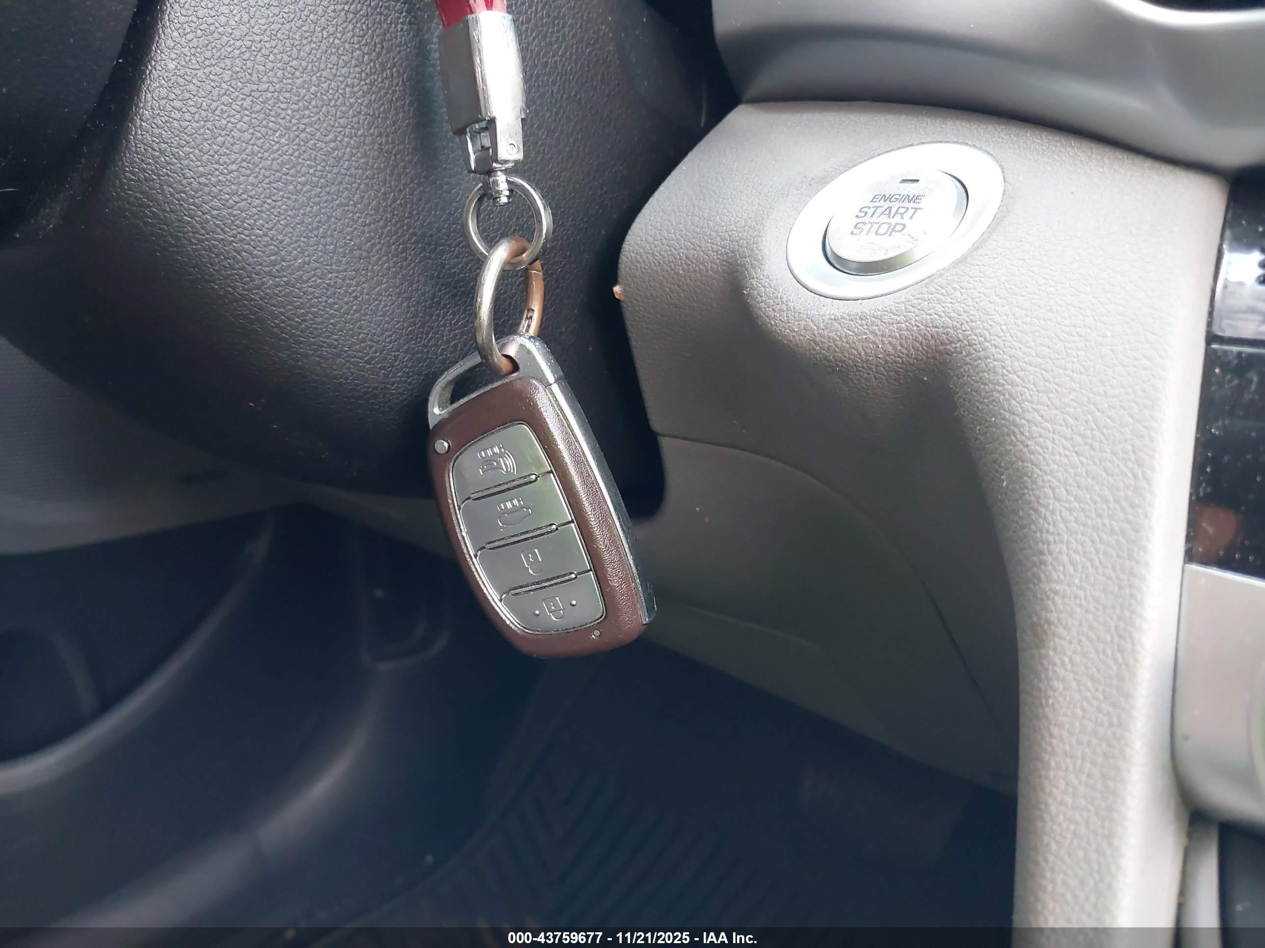 HYUNDAI ELANTRA image 11
