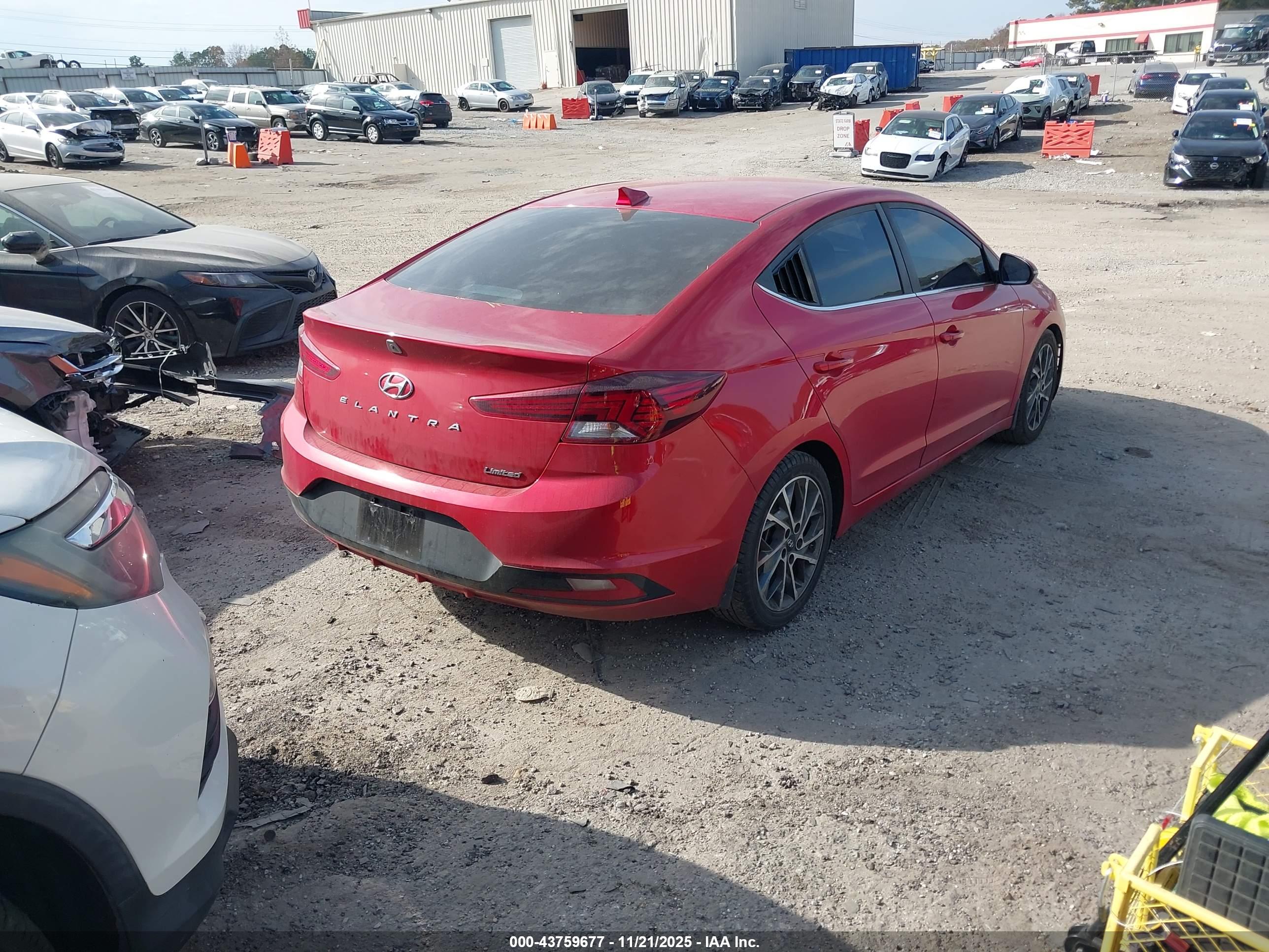 HYUNDAI ELANTRA image 4