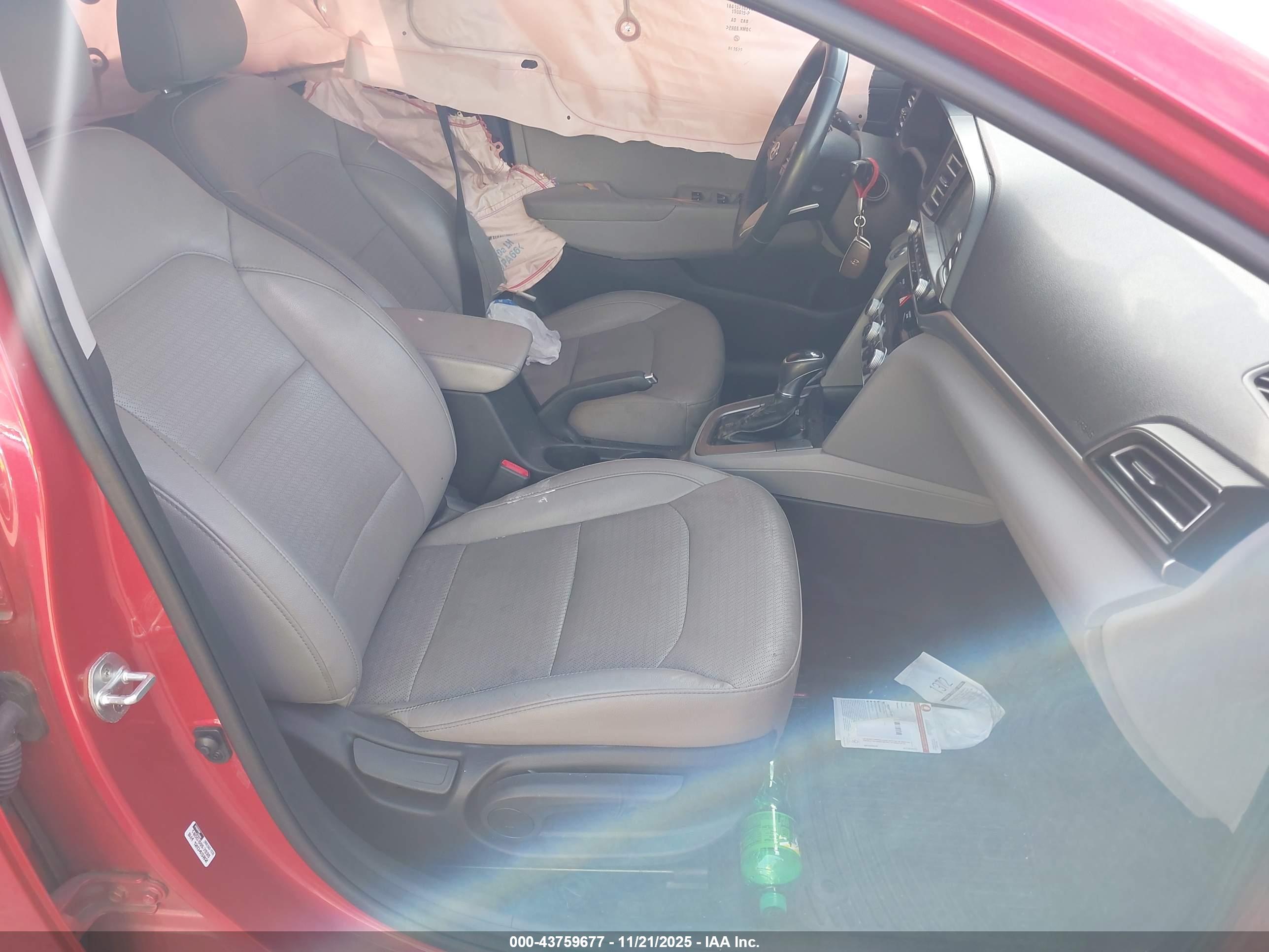 HYUNDAI ELANTRA image 5