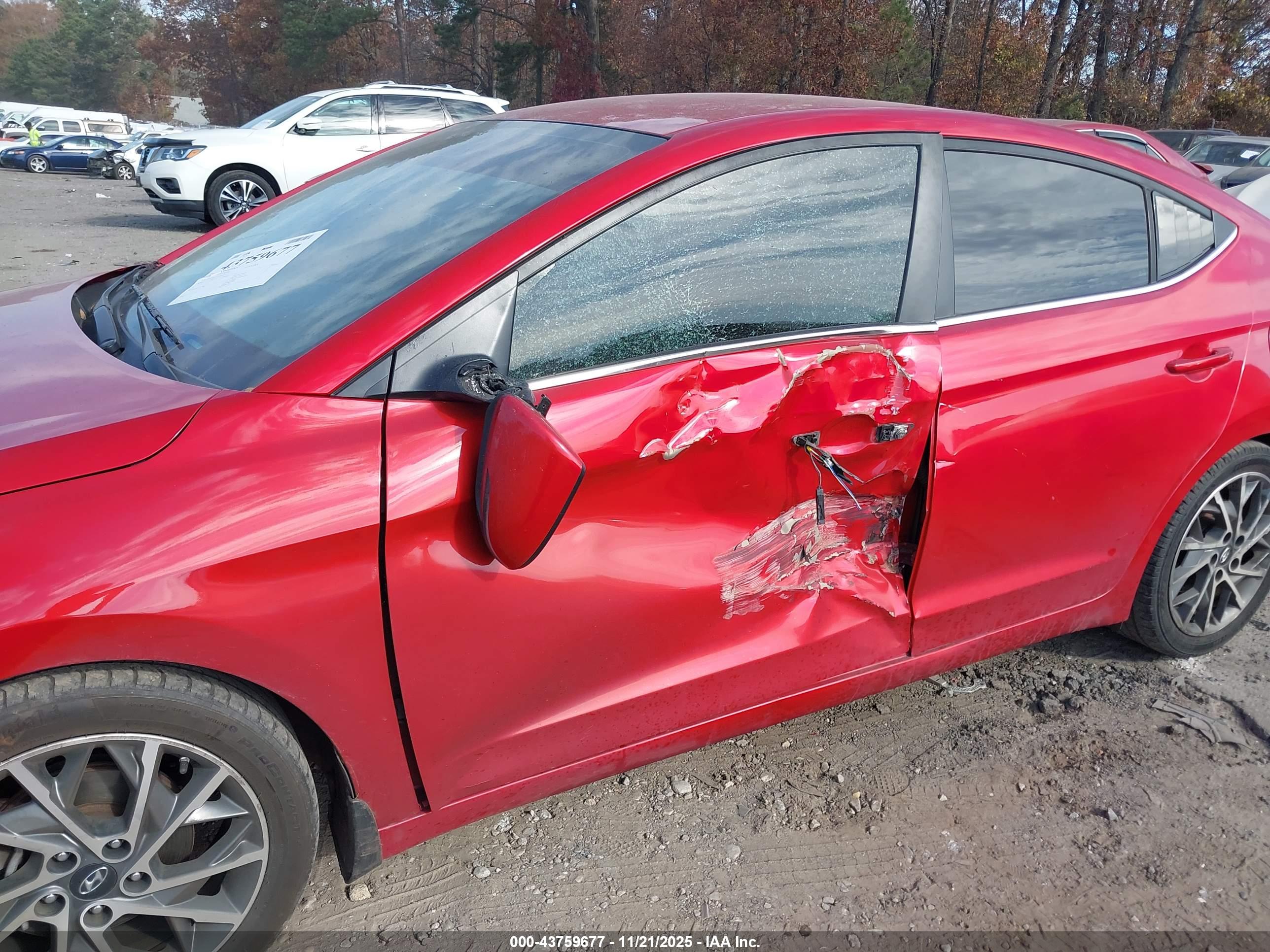 HYUNDAI ELANTRA image 6