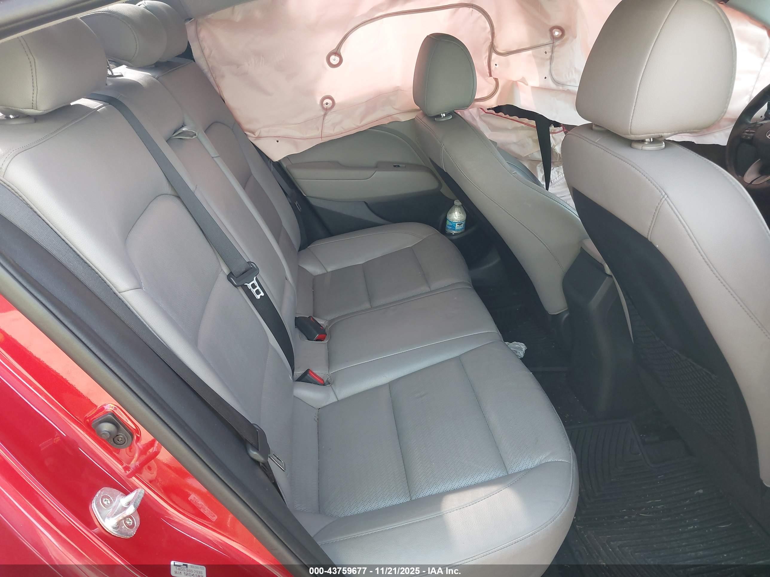 HYUNDAI ELANTRA image 8
