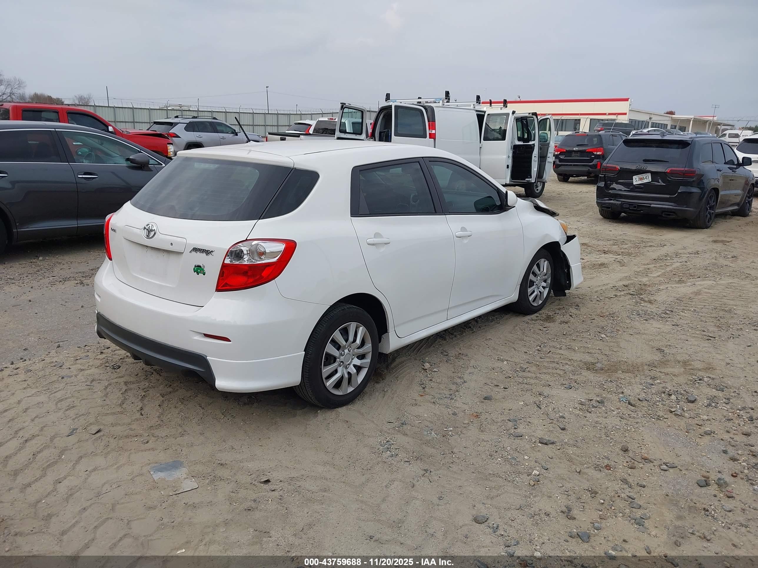TOYOTA MATRIX image 4