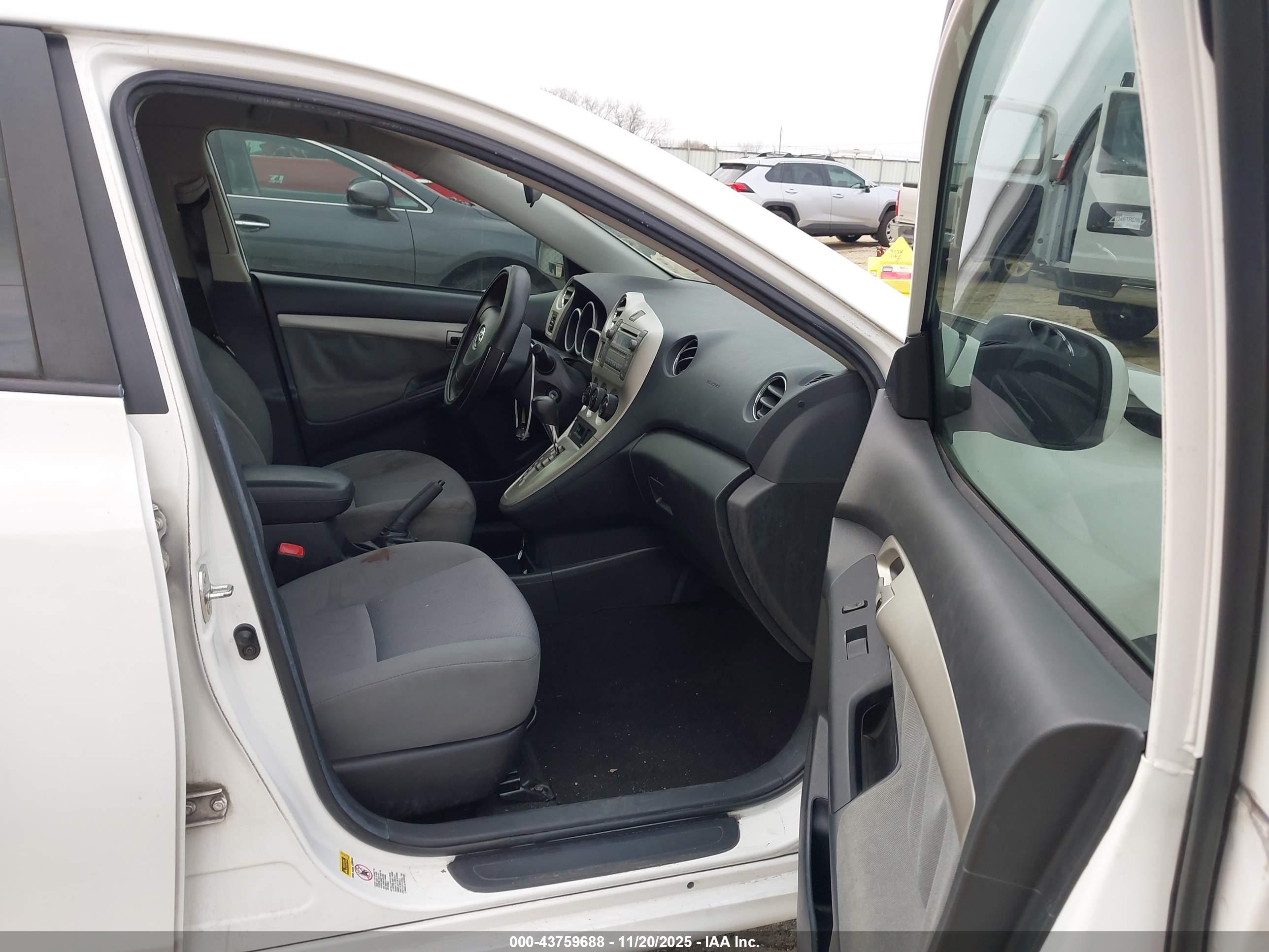 TOYOTA MATRIX image 5