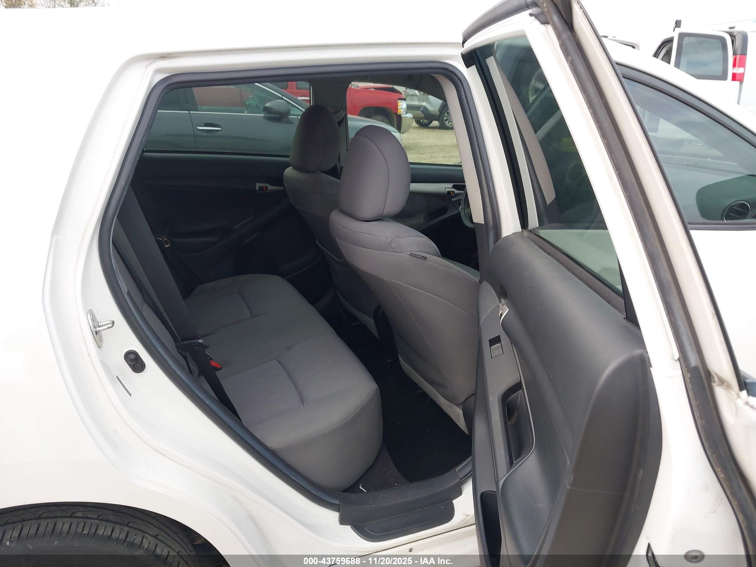 TOYOTA MATRIX image 8