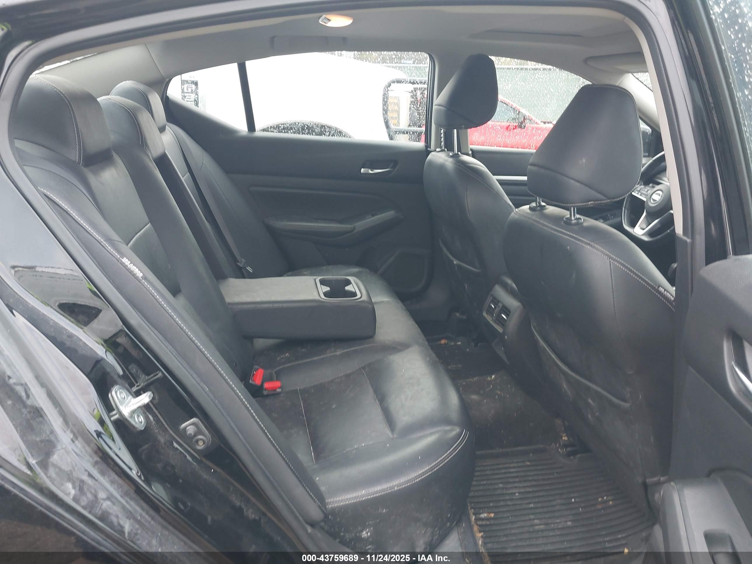 NISSAN ALTIMA image 8