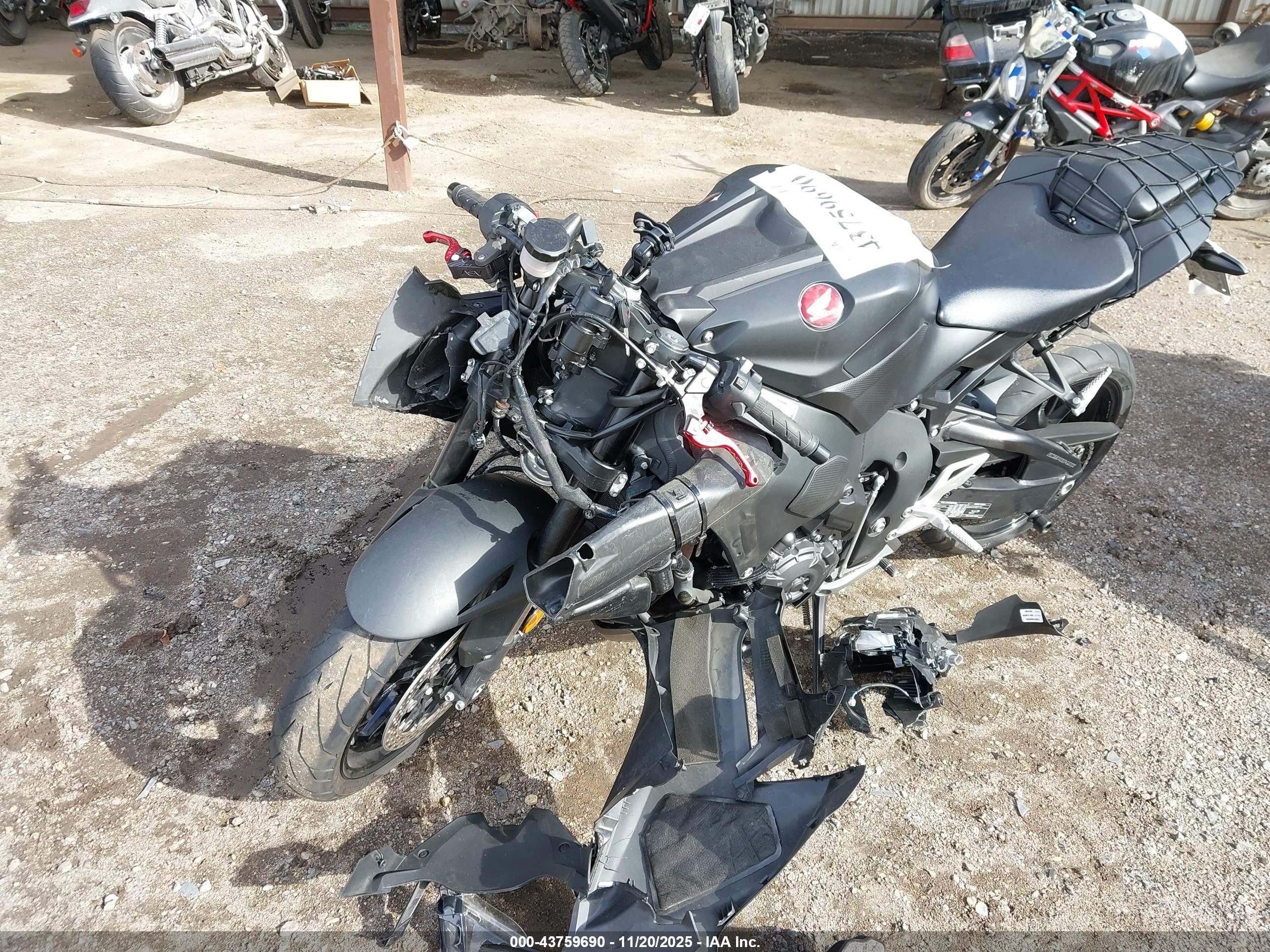 HONDA CBR1000 image 2