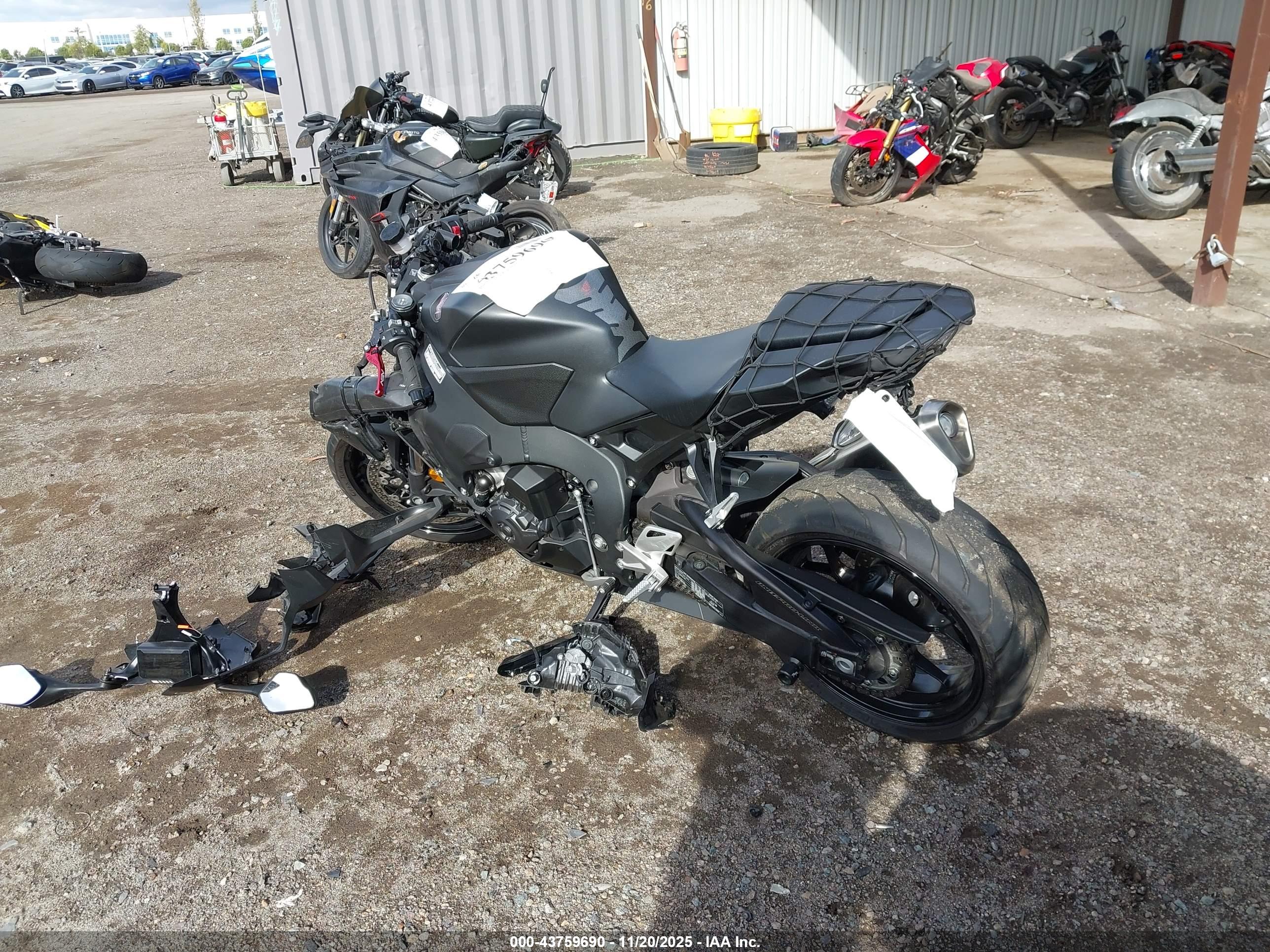 HONDA CBR1000 image 3