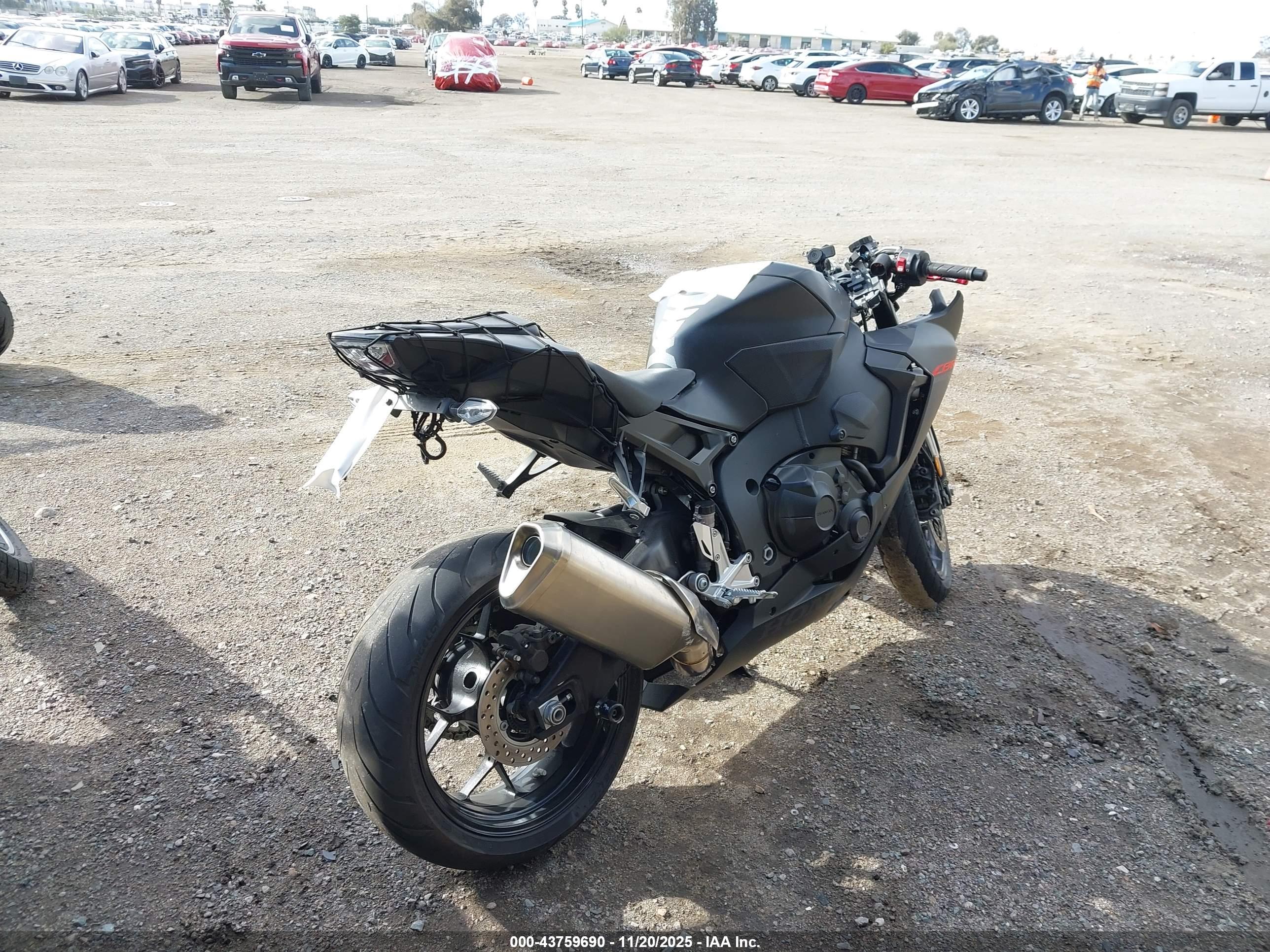 HONDA CBR1000 image 4