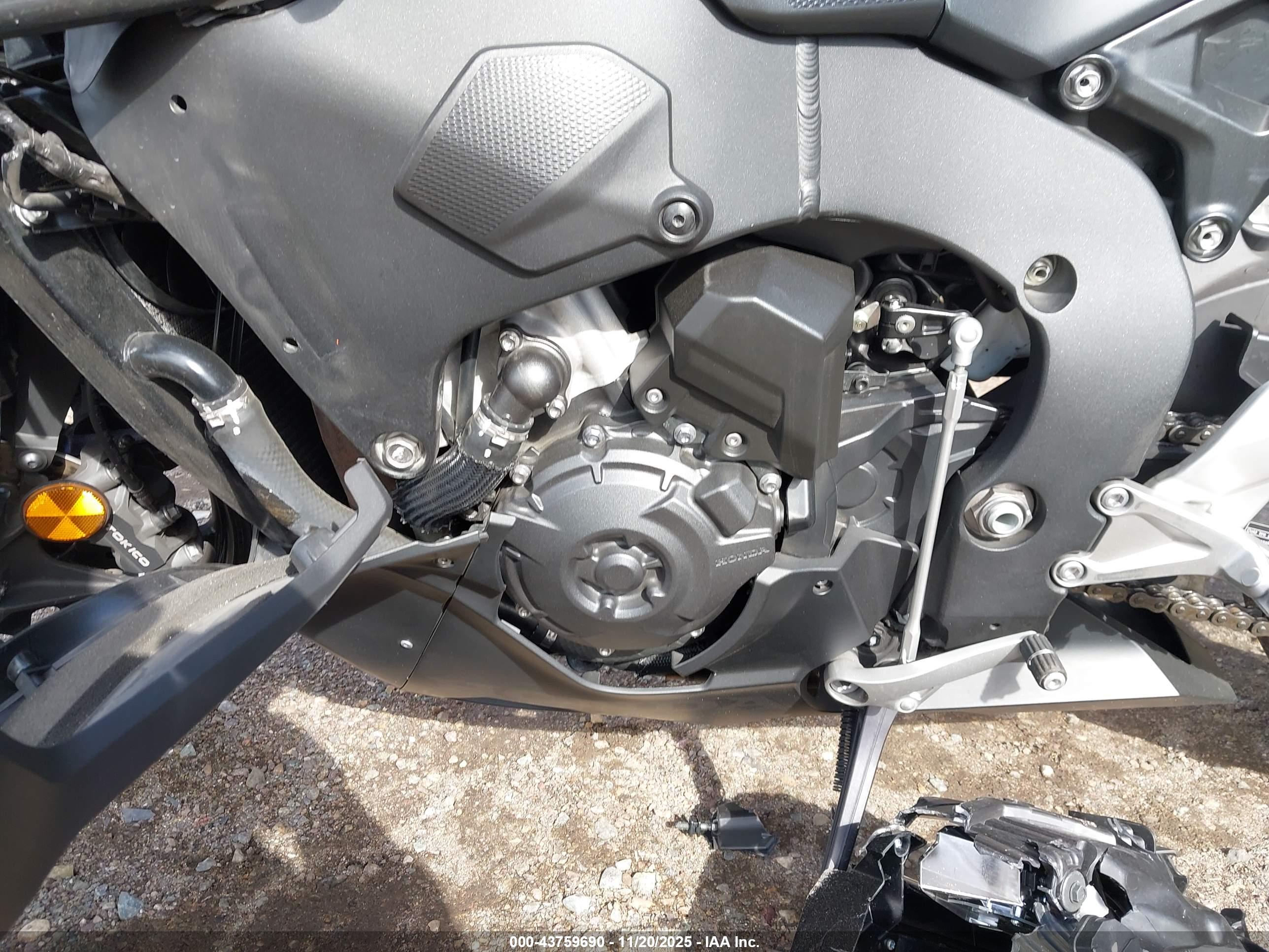 HONDA CBR1000 image 9