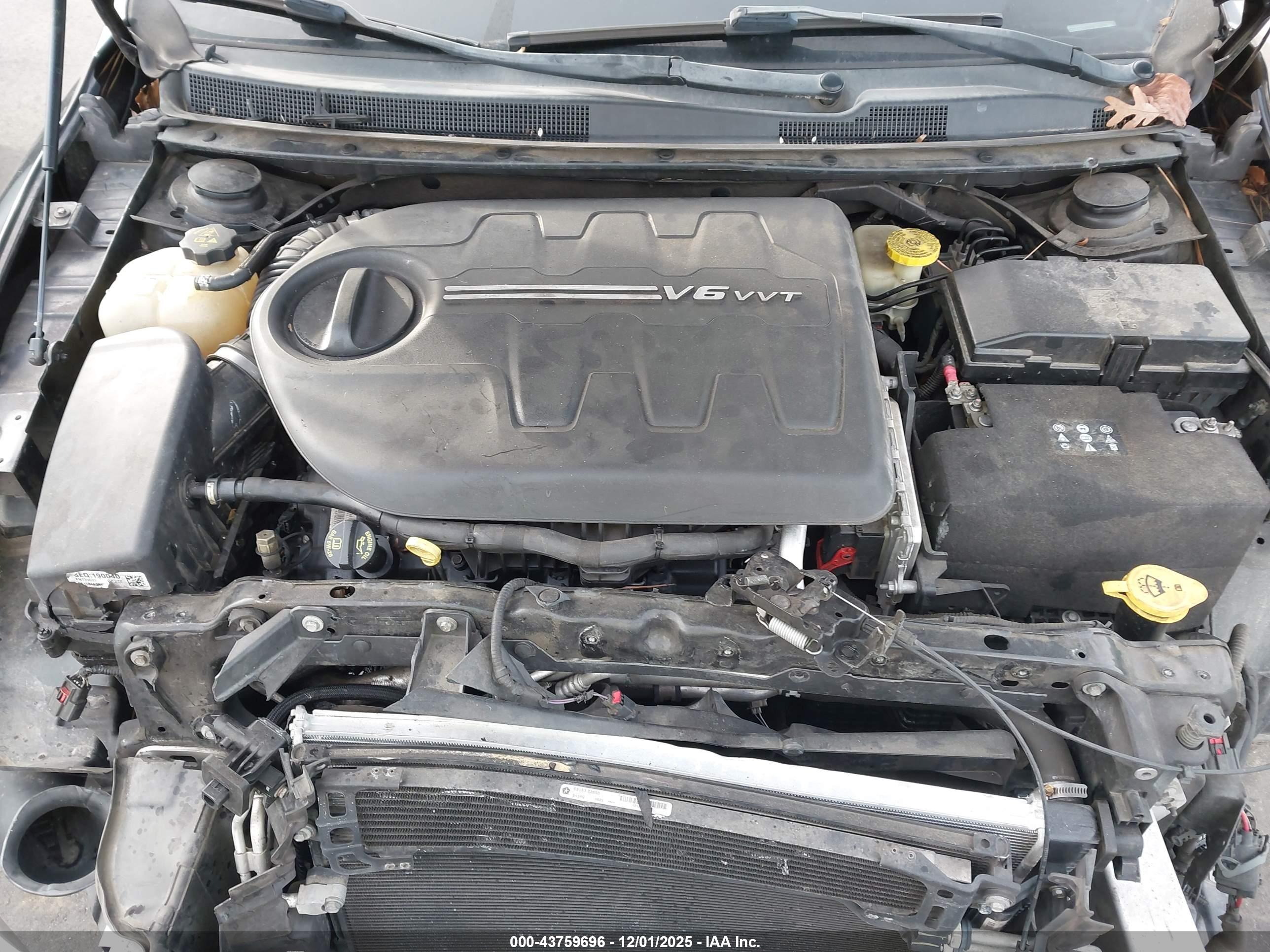 CHRYSLER 200 image 10