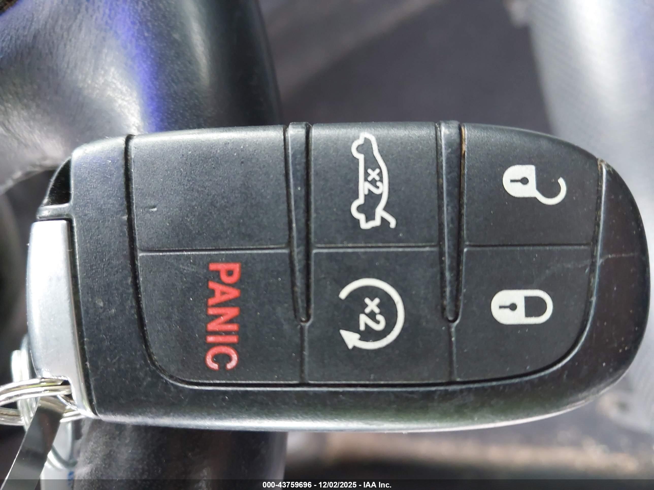 CHRYSLER 200 image 11