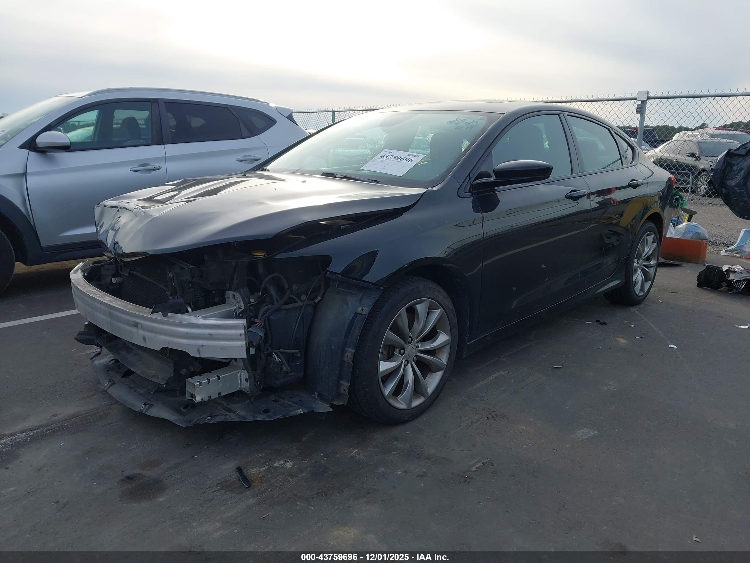 CHRYSLER 200 image 2