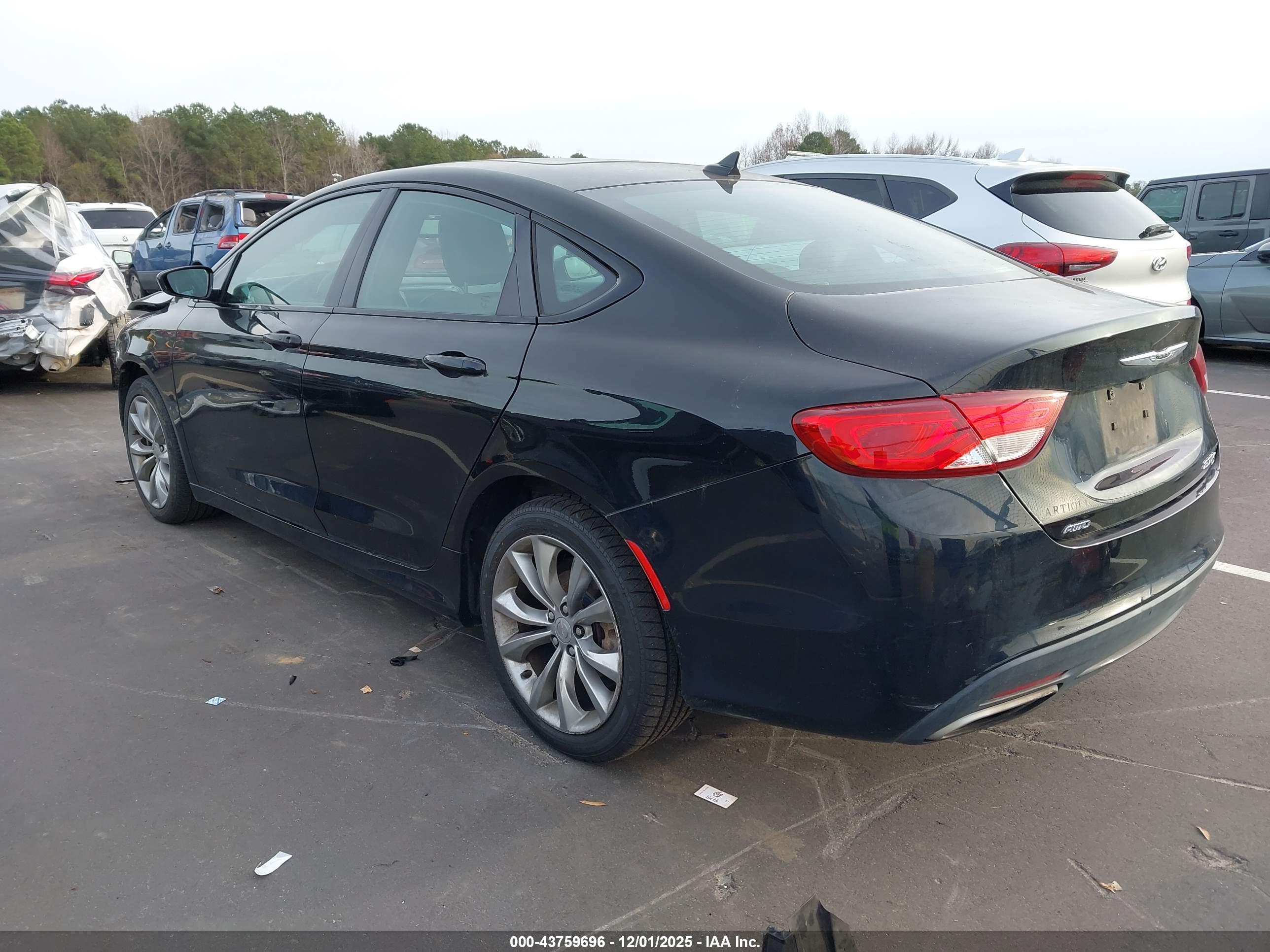 CHRYSLER 200 image 3