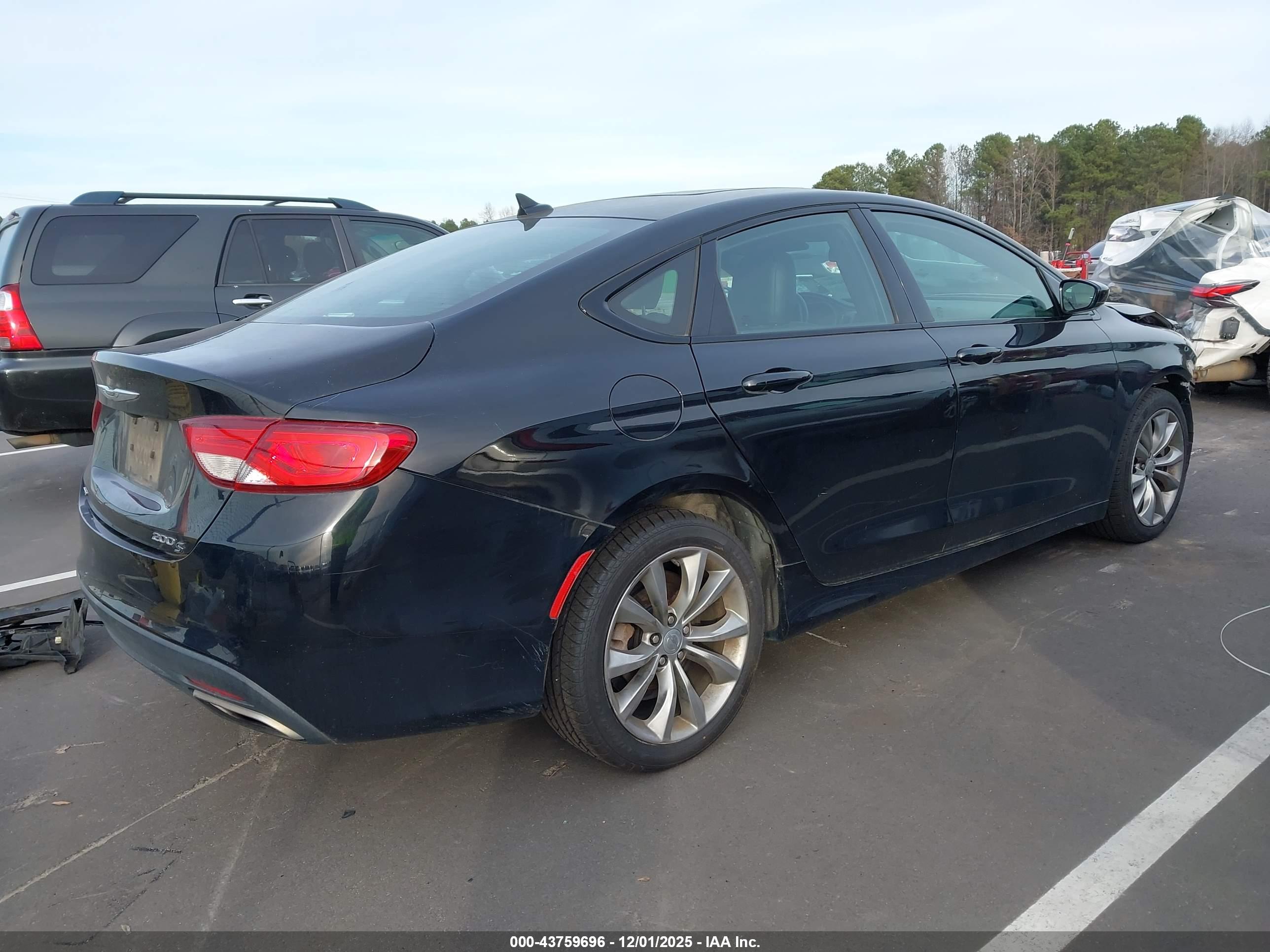 CHRYSLER 200 image 4