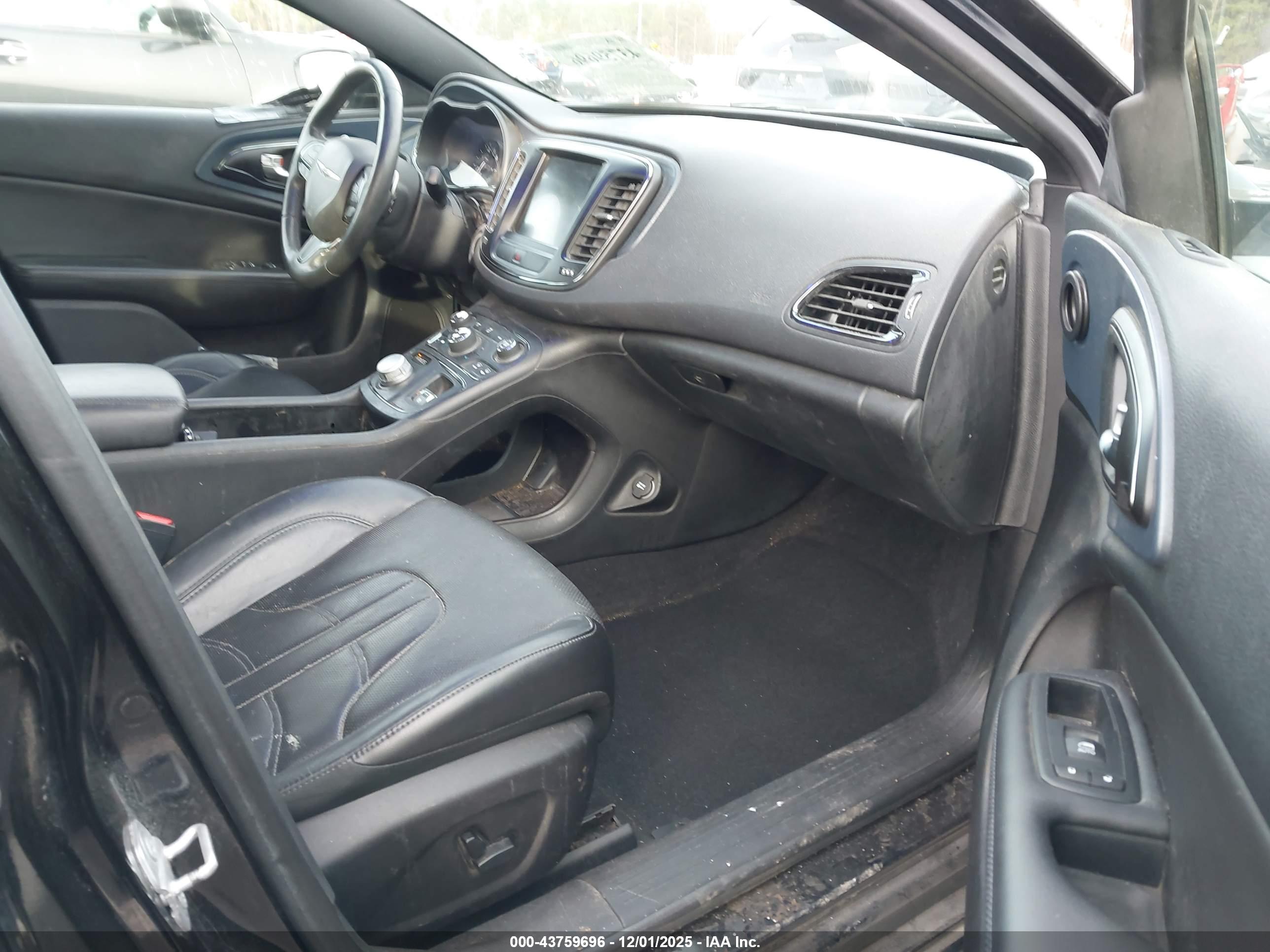 CHRYSLER 200 image 5