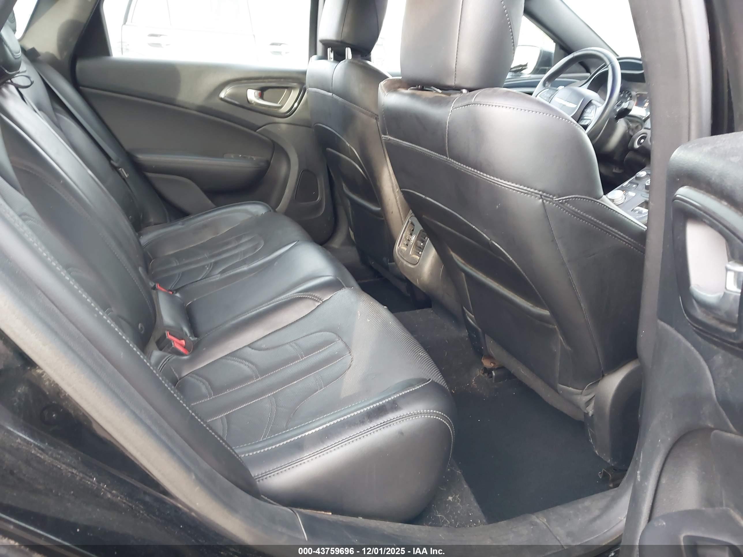 CHRYSLER 200 image 8