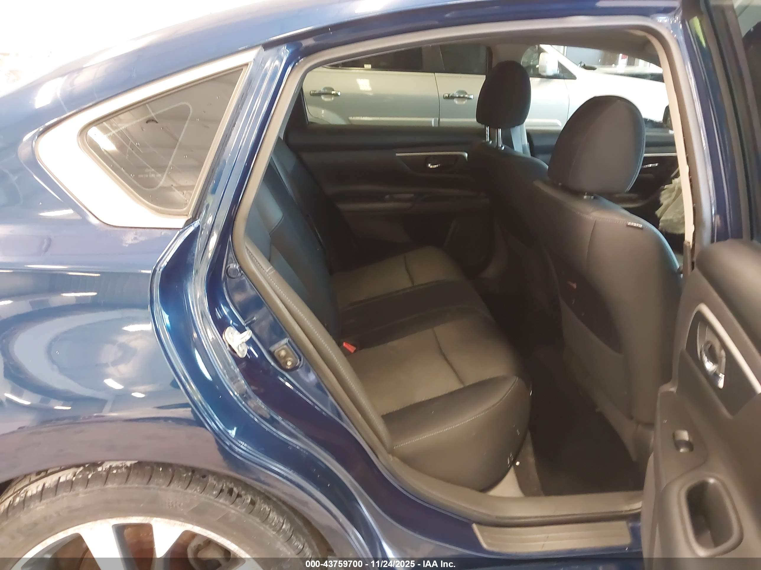 NISSAN ALTIMA image 8