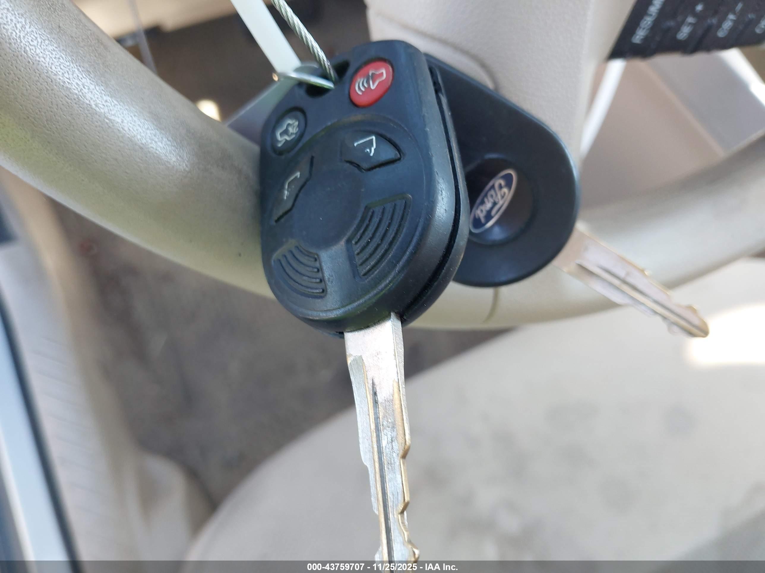 FORD ESCAPE image 11