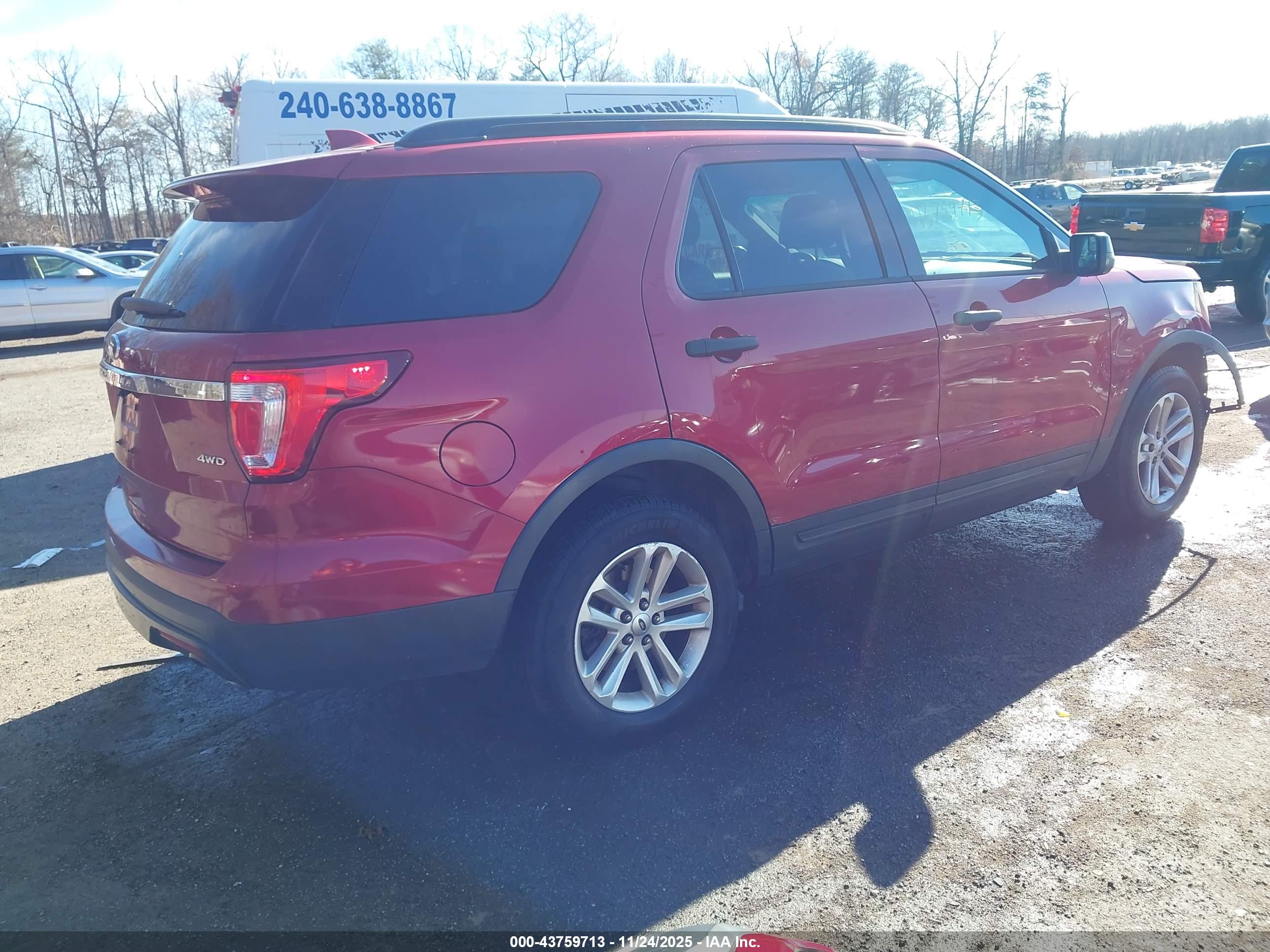 FORD EXPLORER image 4