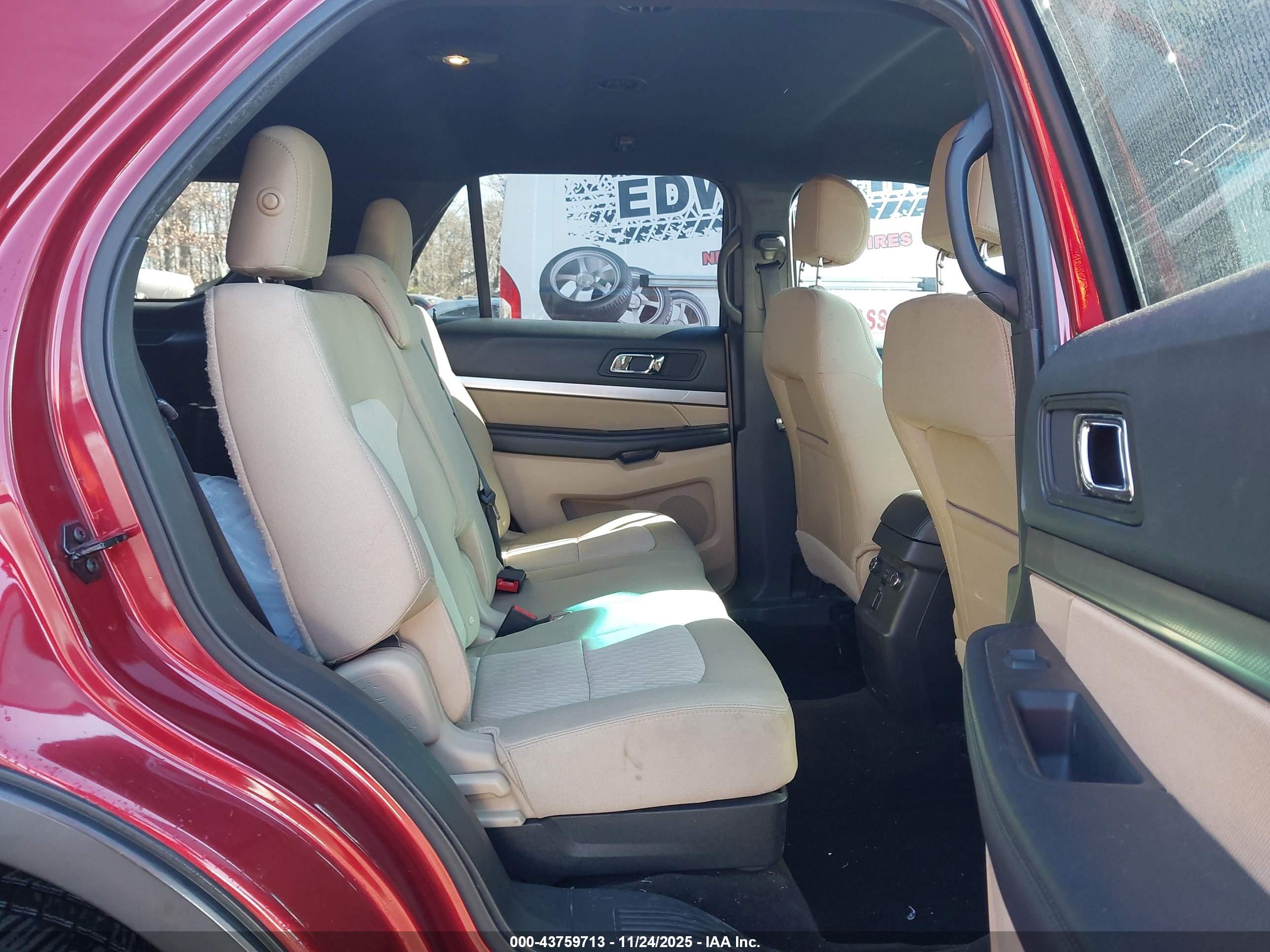FORD EXPLORER image 8