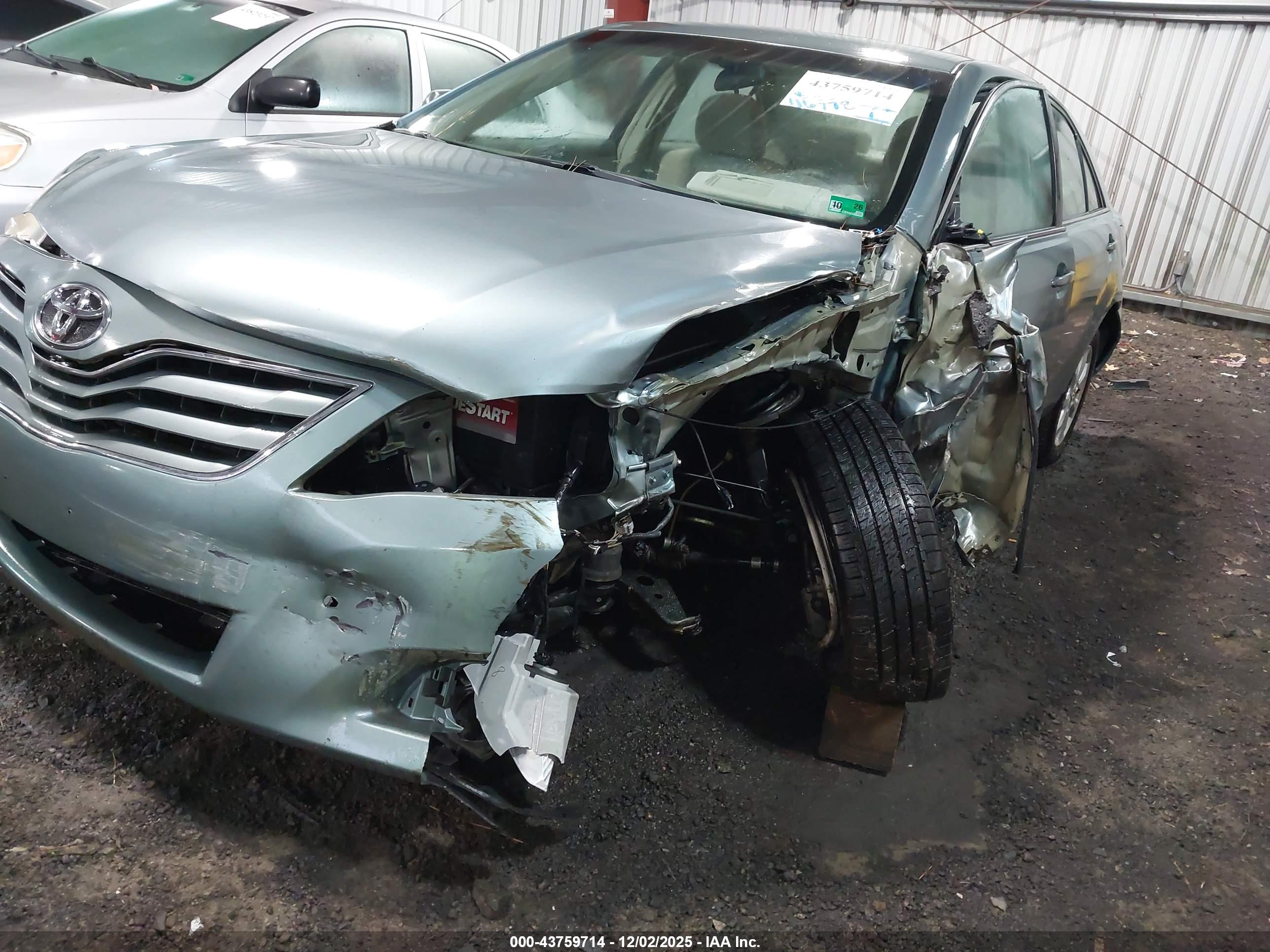 TOYOTA CAMRY image 6
