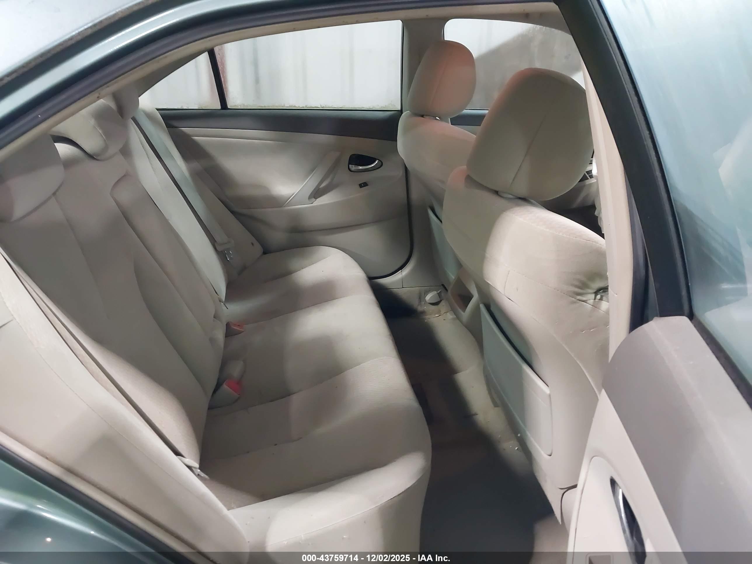 TOYOTA CAMRY image 8