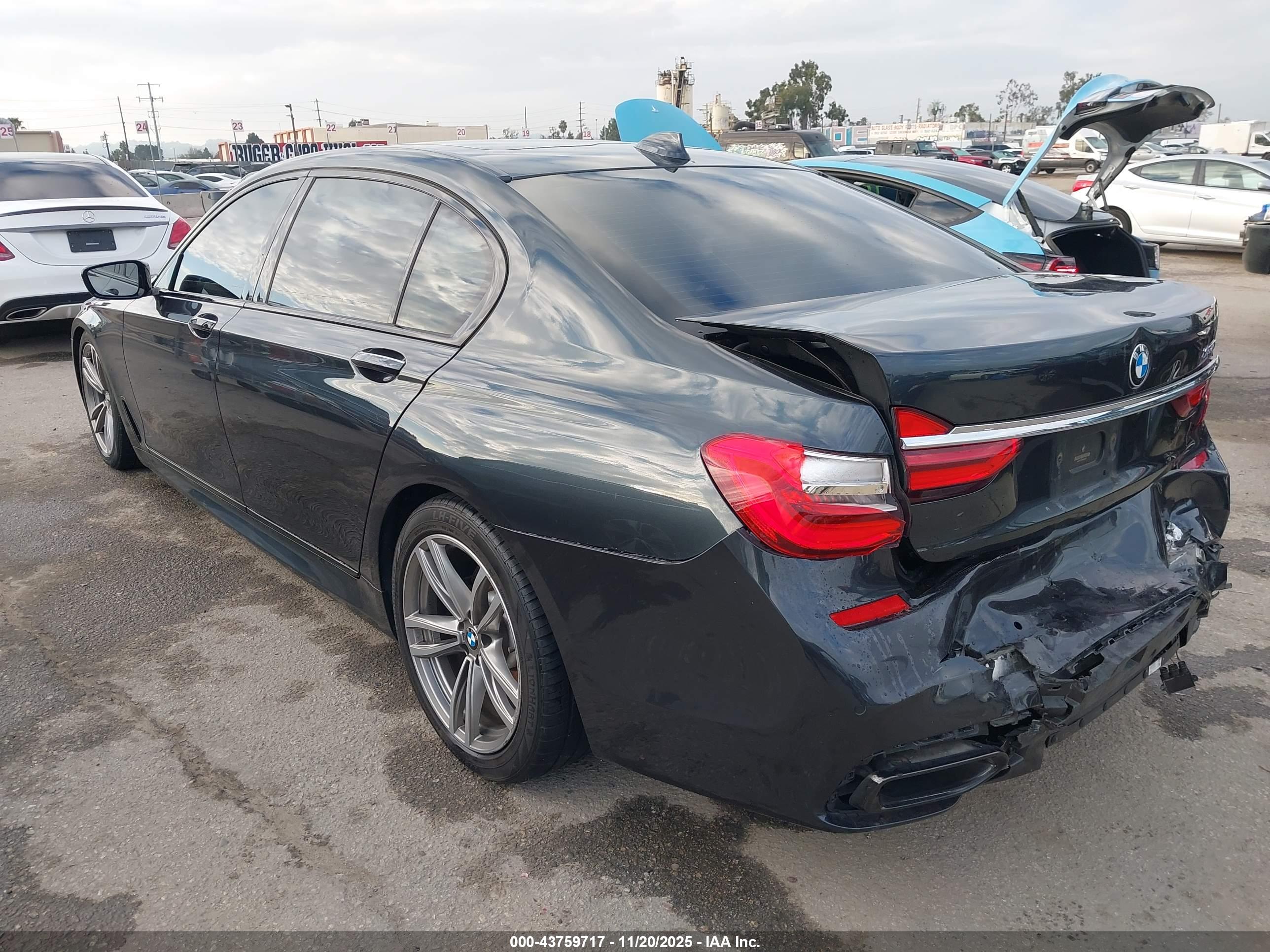 BMW 750I image 3