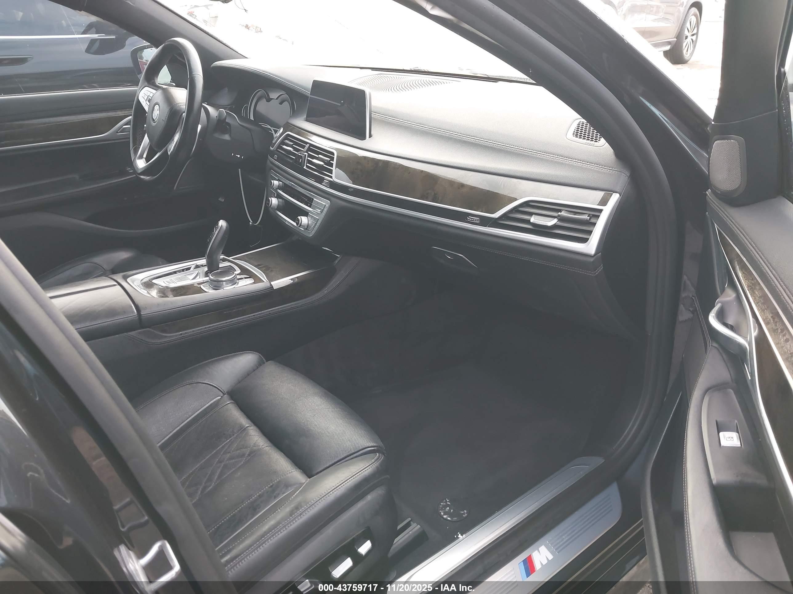 BMW 750I image 5