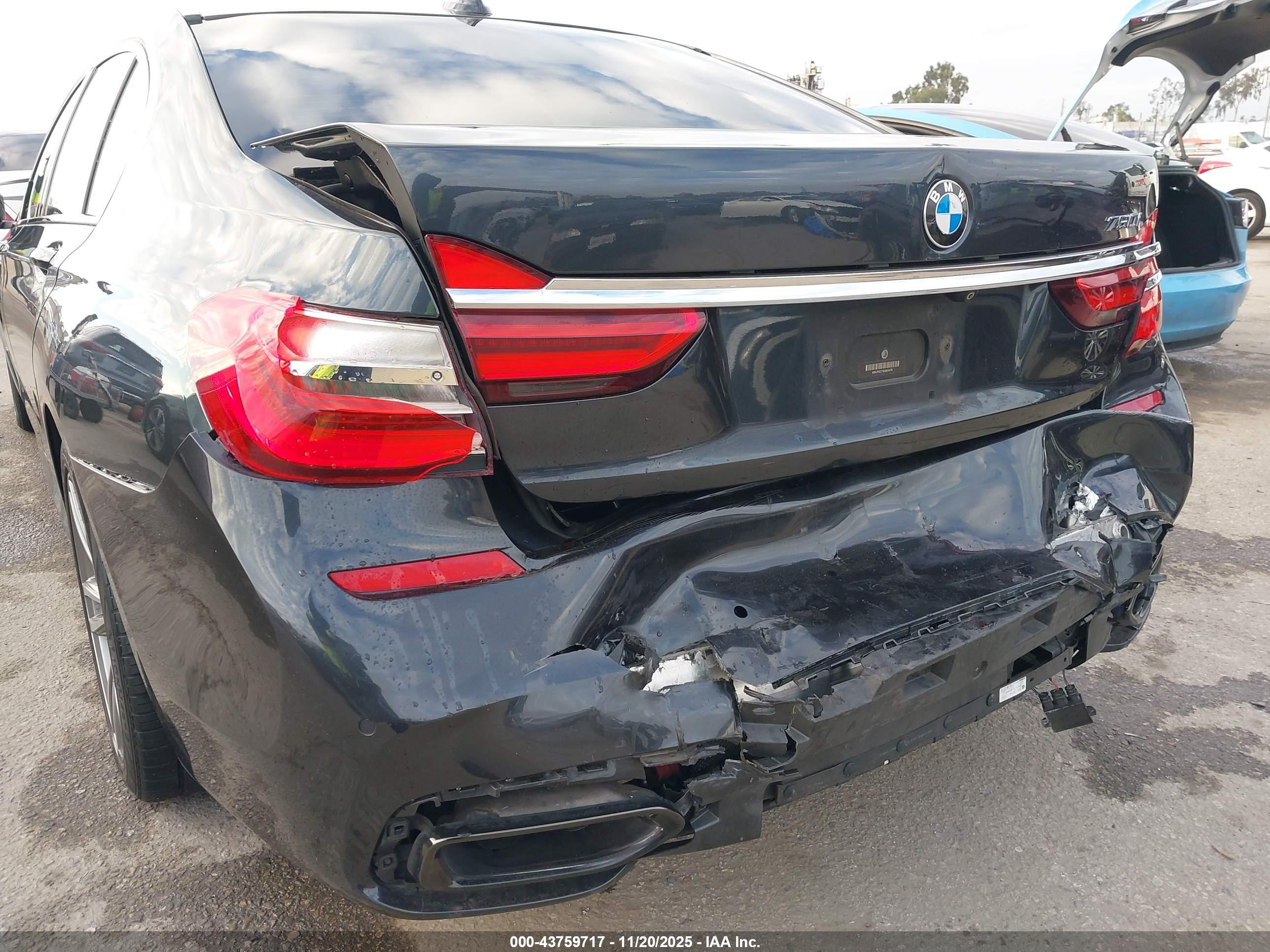 BMW 750I image 6