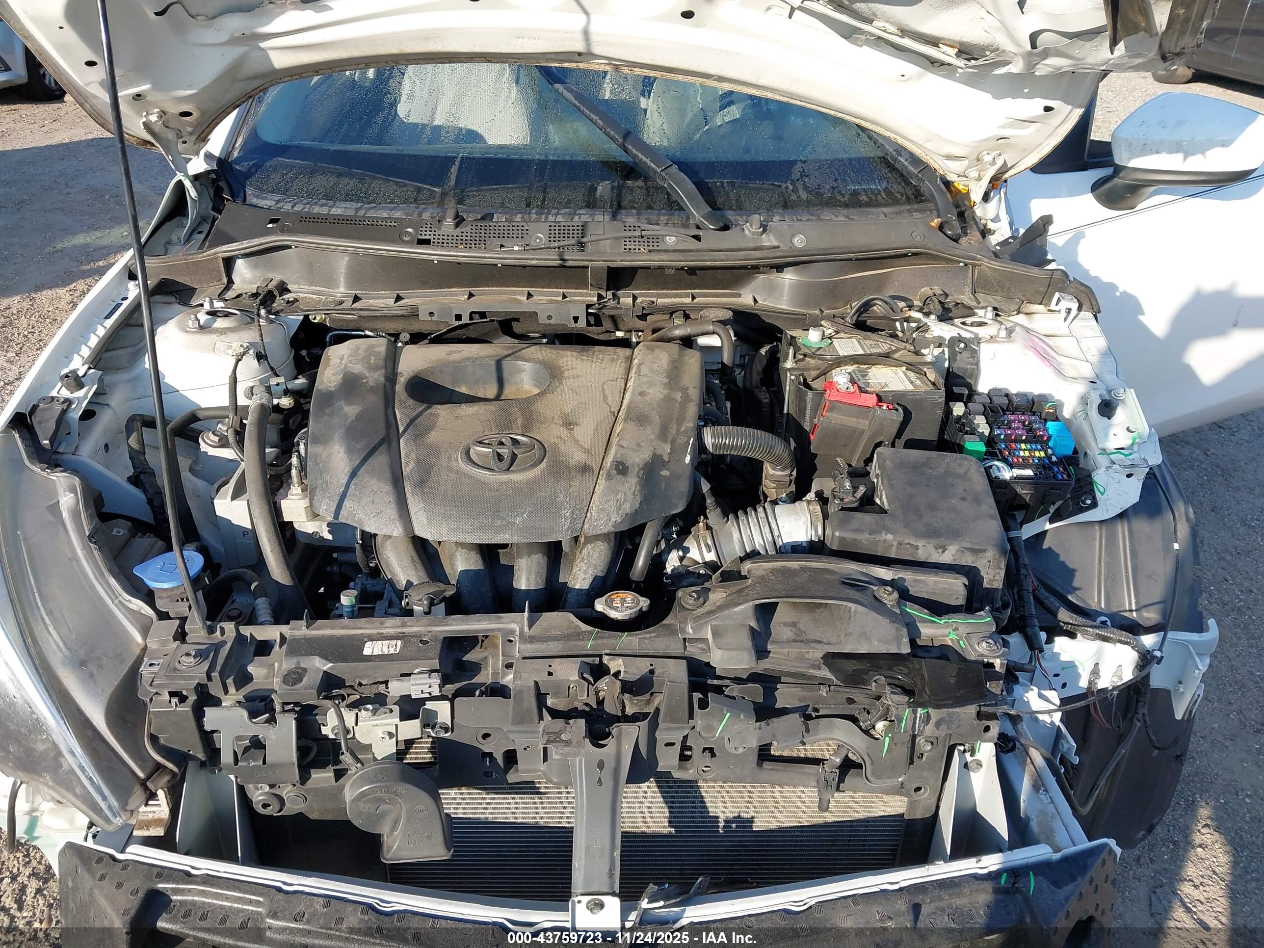 TOYOTA YARIS image 10