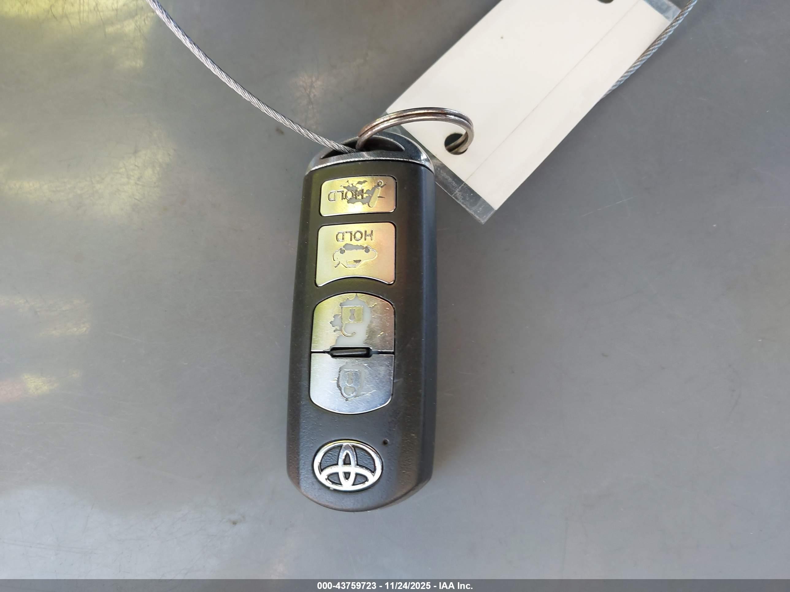 TOYOTA YARIS image 11
