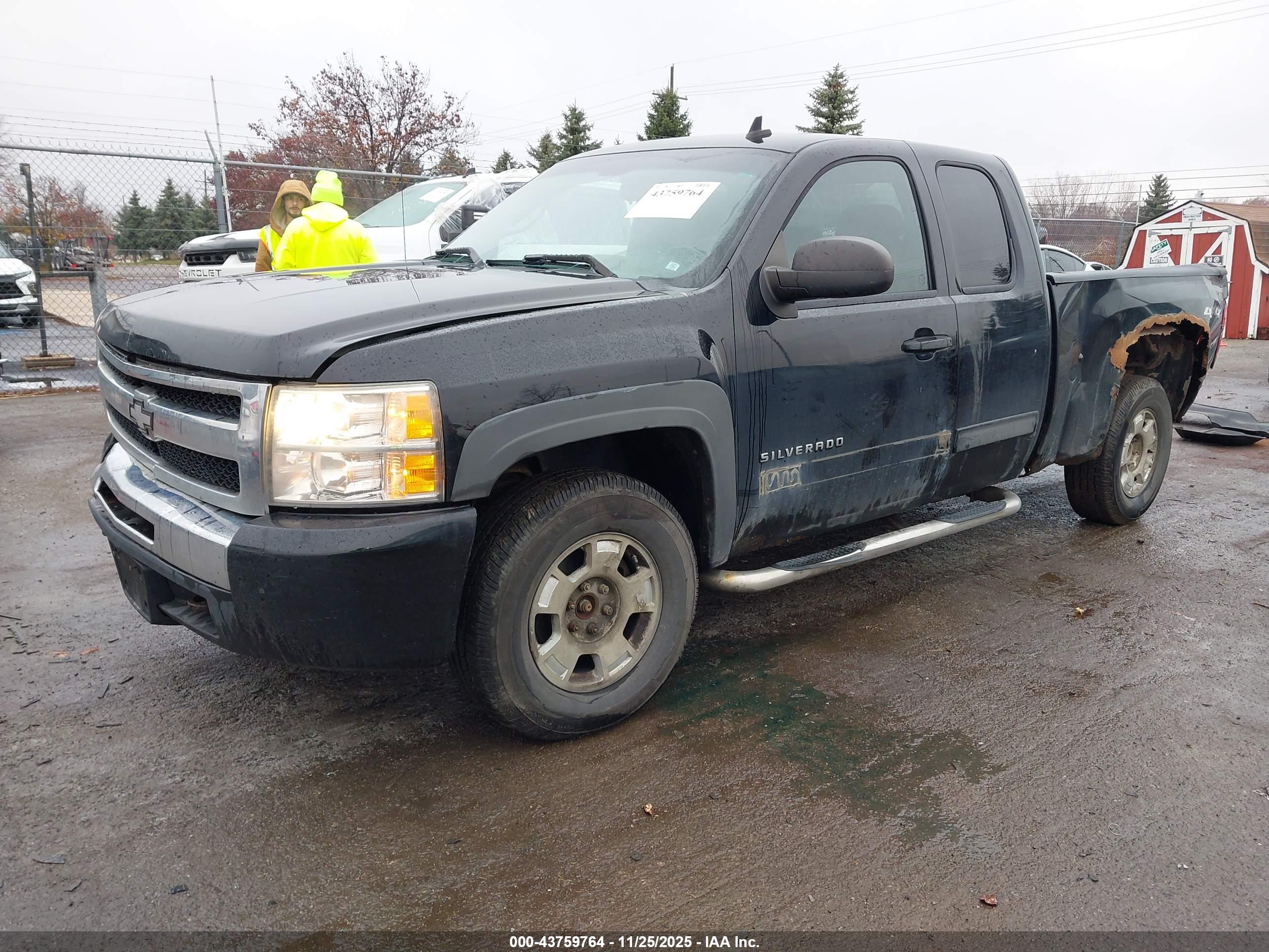 CHEVROLET SILVERADO image 2