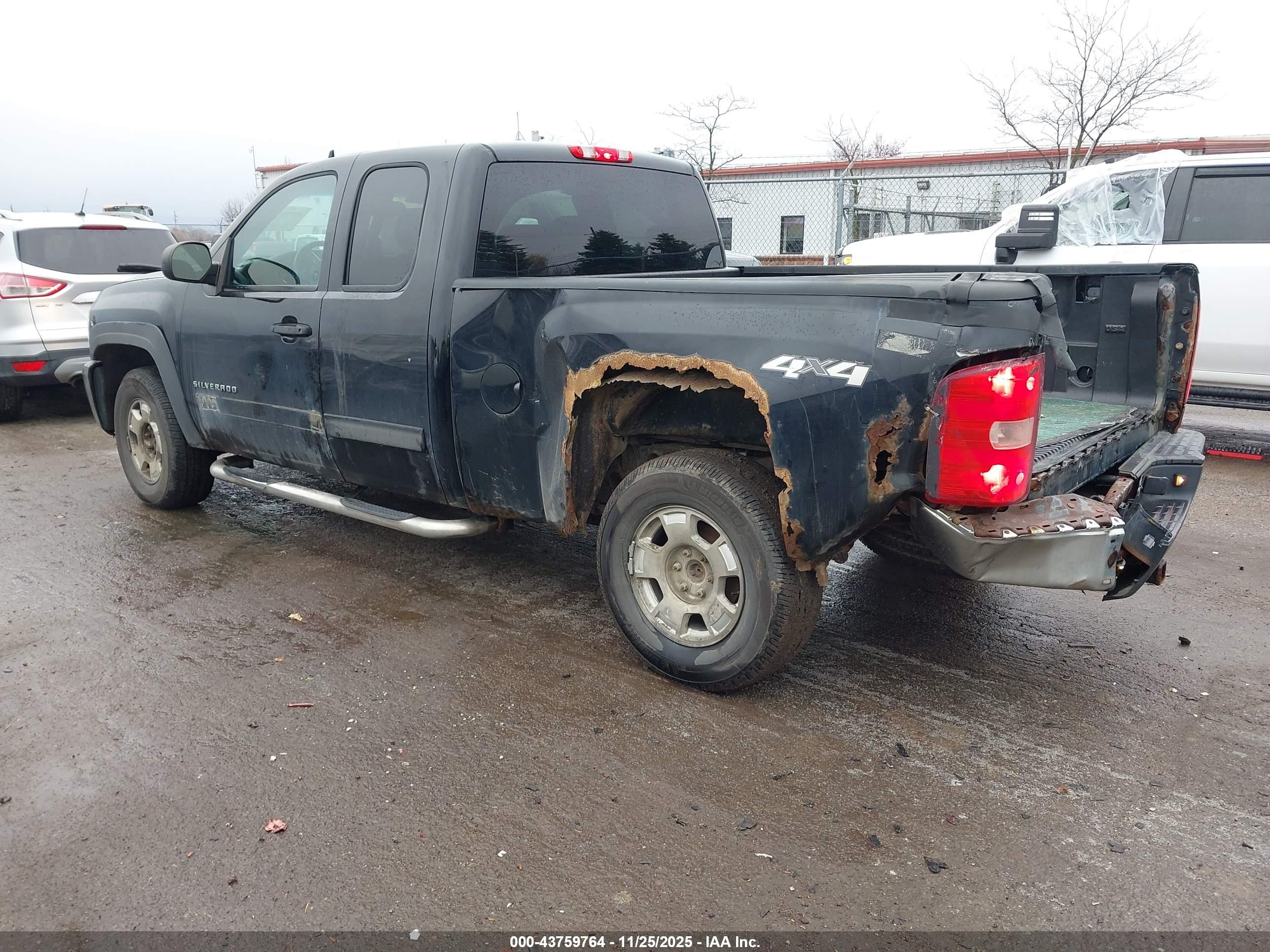 CHEVROLET SILVERADO image 3