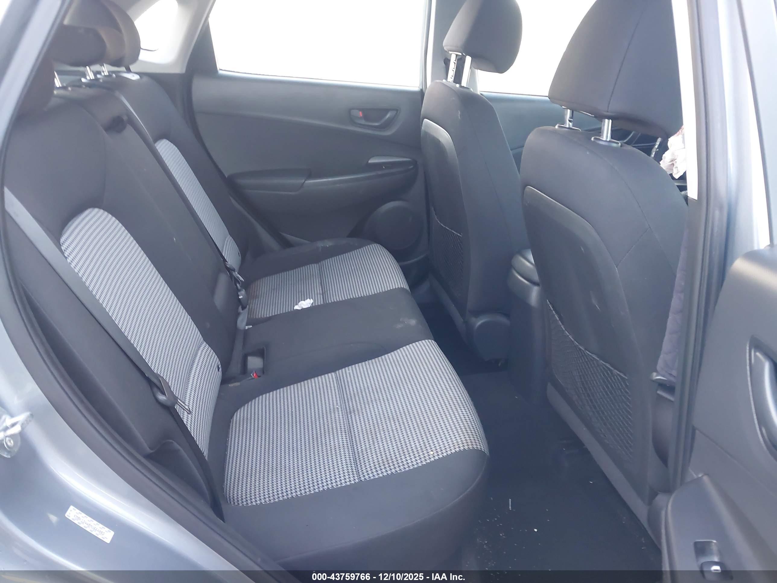 HYUNDAI KONA image 8