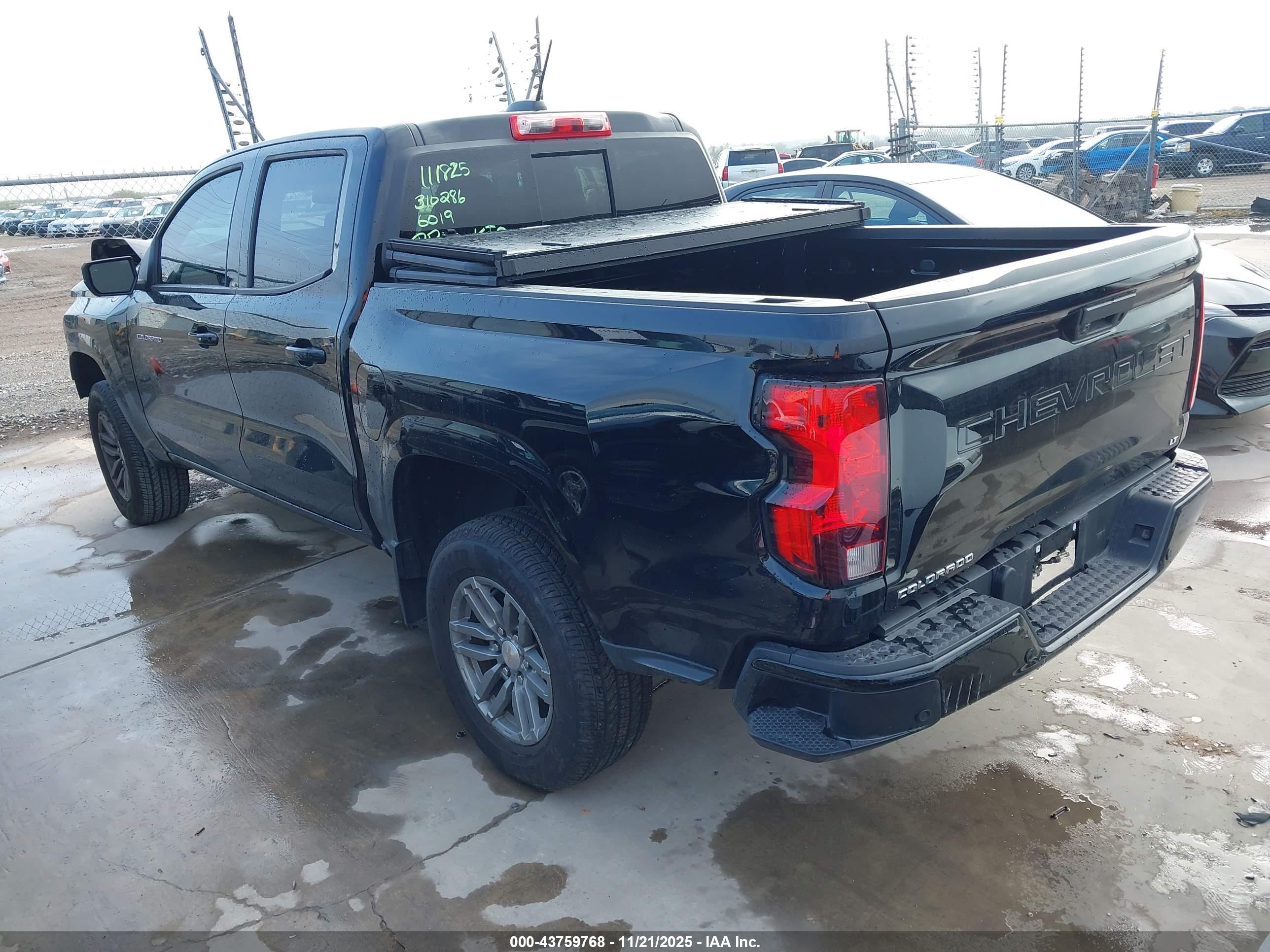 CHEVROLET COLORADO image 3