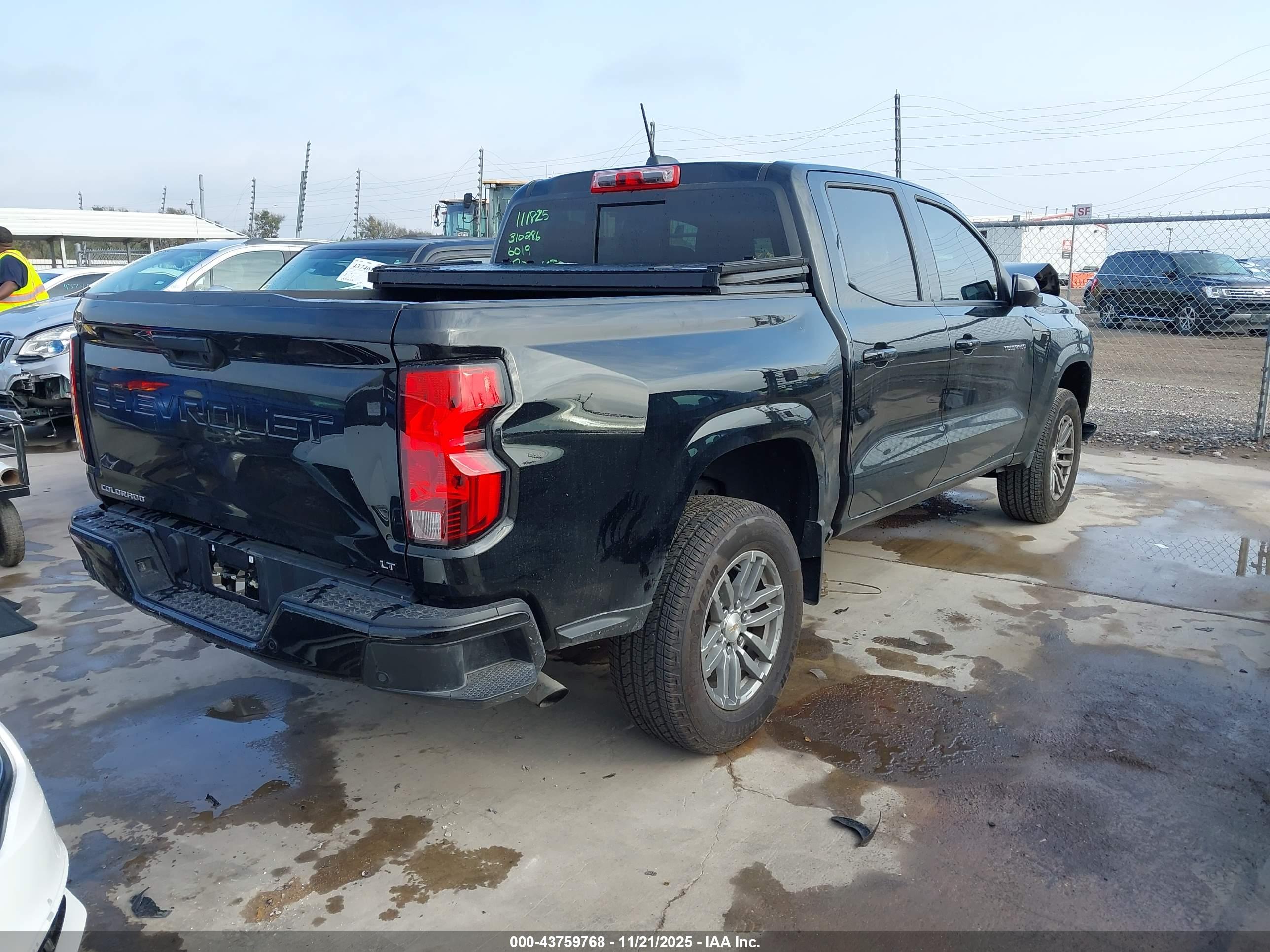 CHEVROLET COLORADO image 4